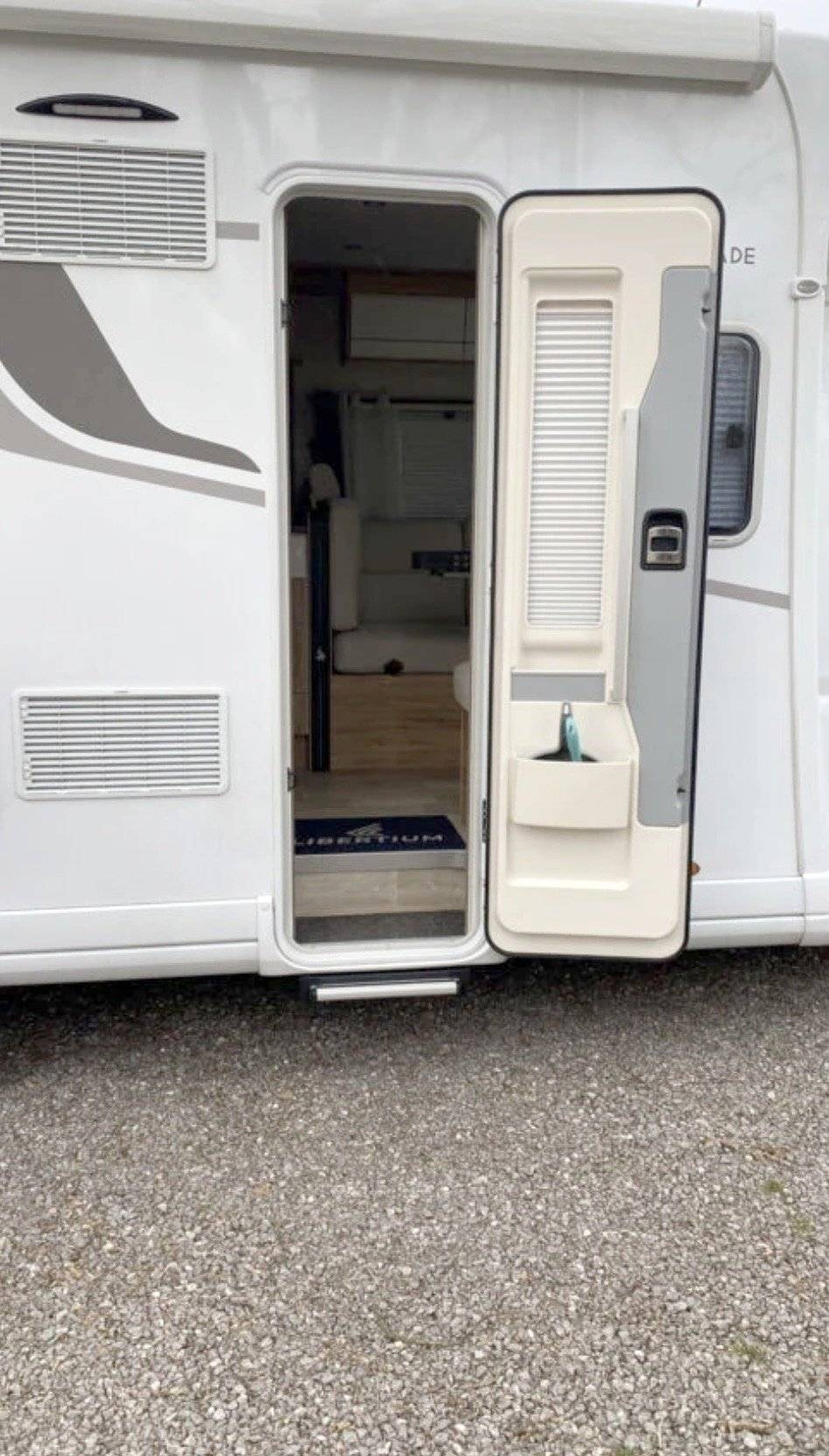 Bavaria T746