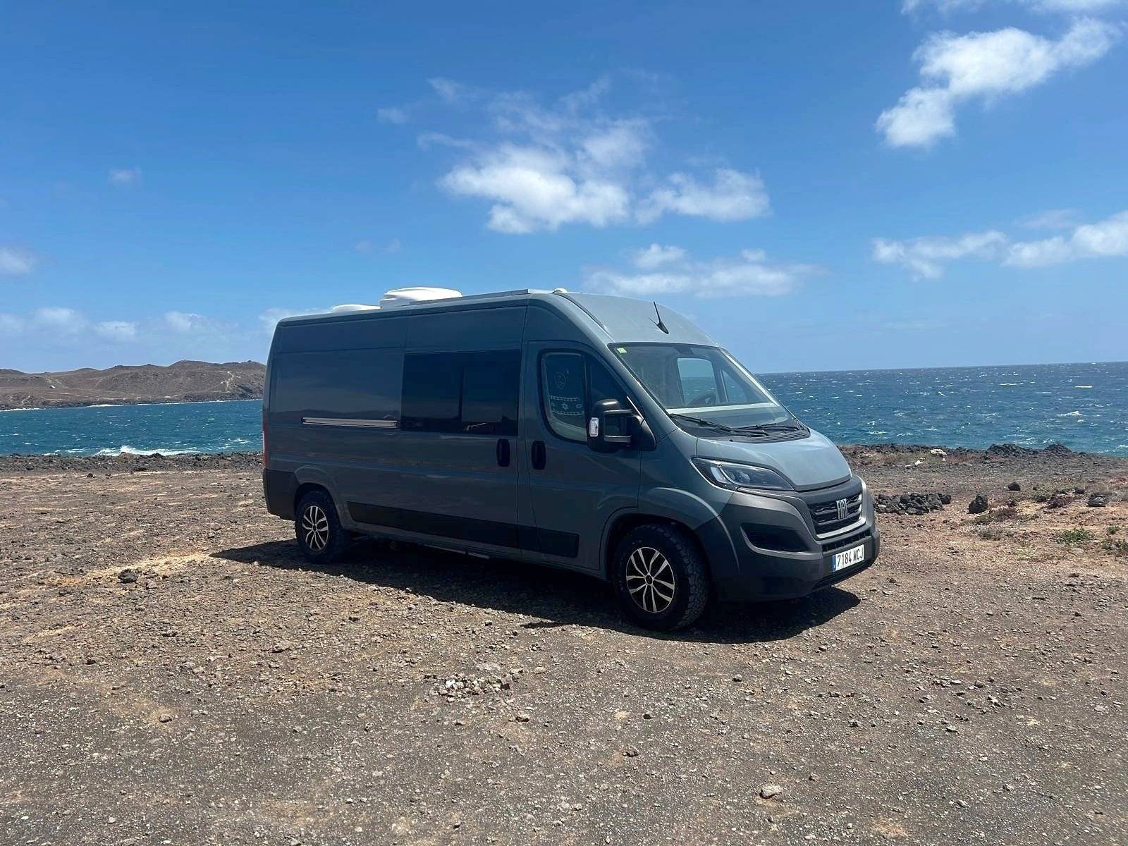 Vista del vehículo ángulo delantero Fiat - Yescapa