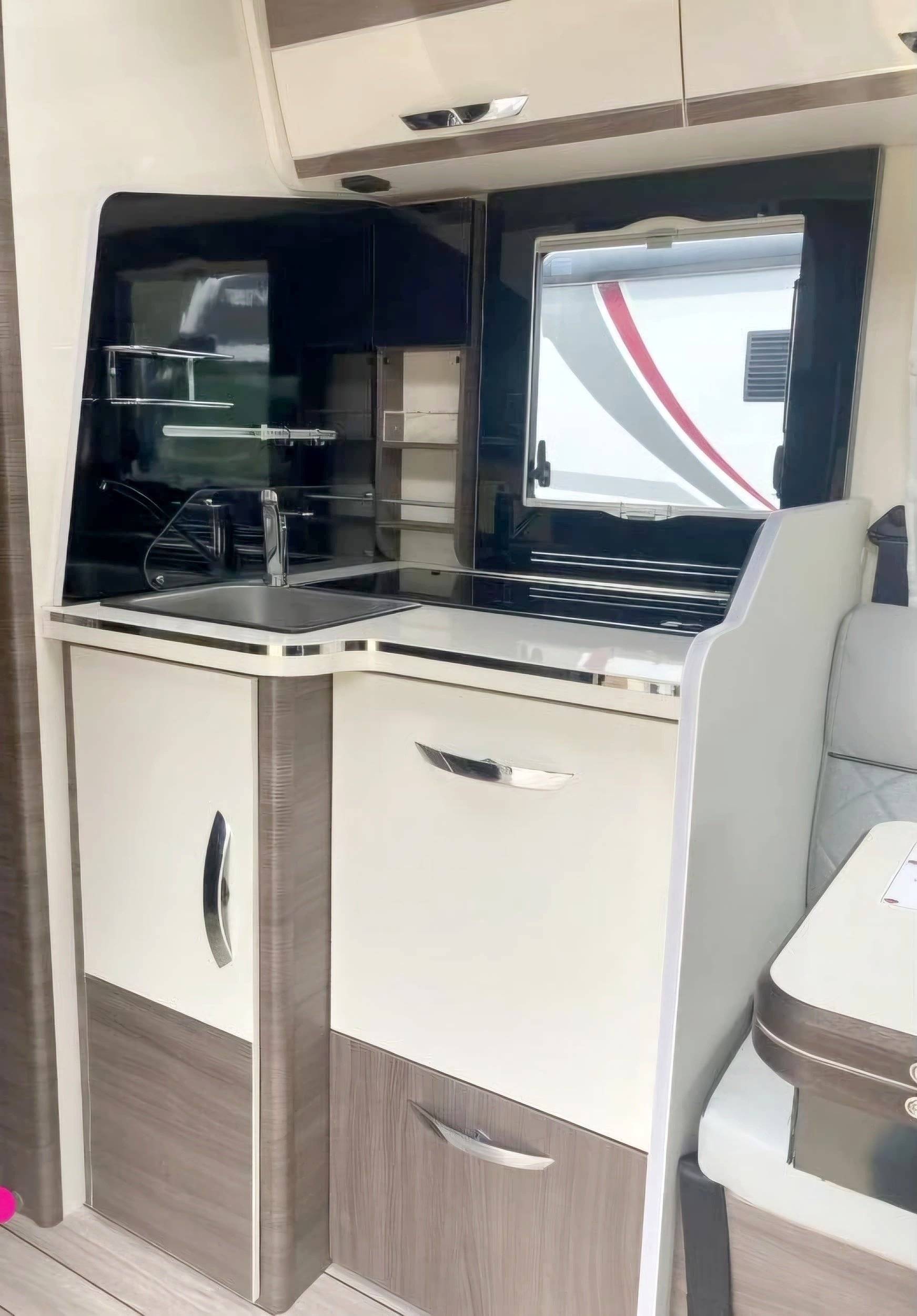 Coin repas Fiat 35 light 2,4 l 140 ch. - Yescapa