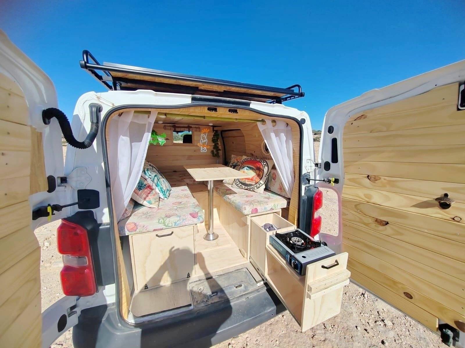 Vista del vehículo ángulo delantero Peugeot Expert 1,6 l 95 ch - Yescapa