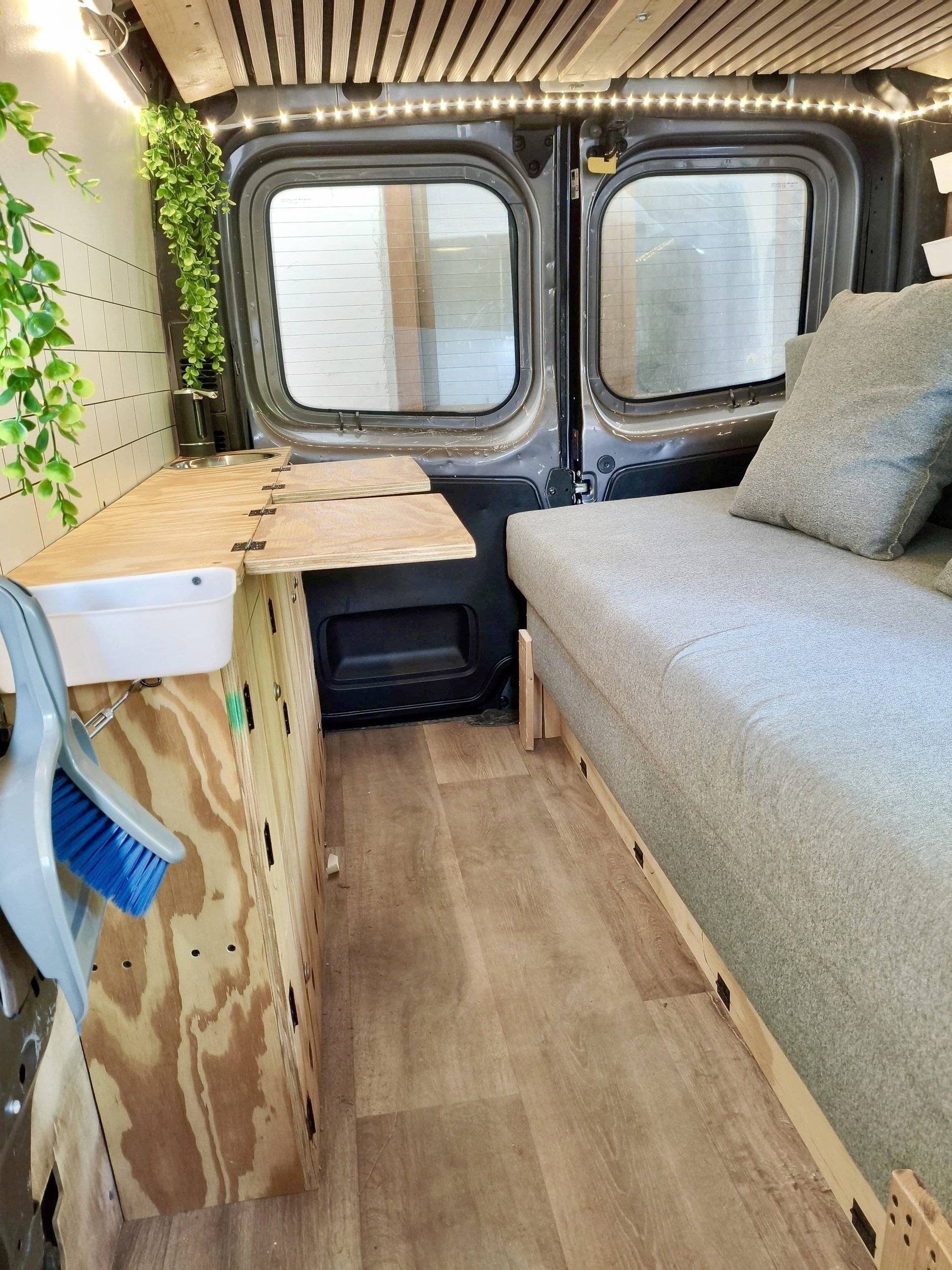 Dinette Renault Trafic 1,6 l 125 ch - Yescapa