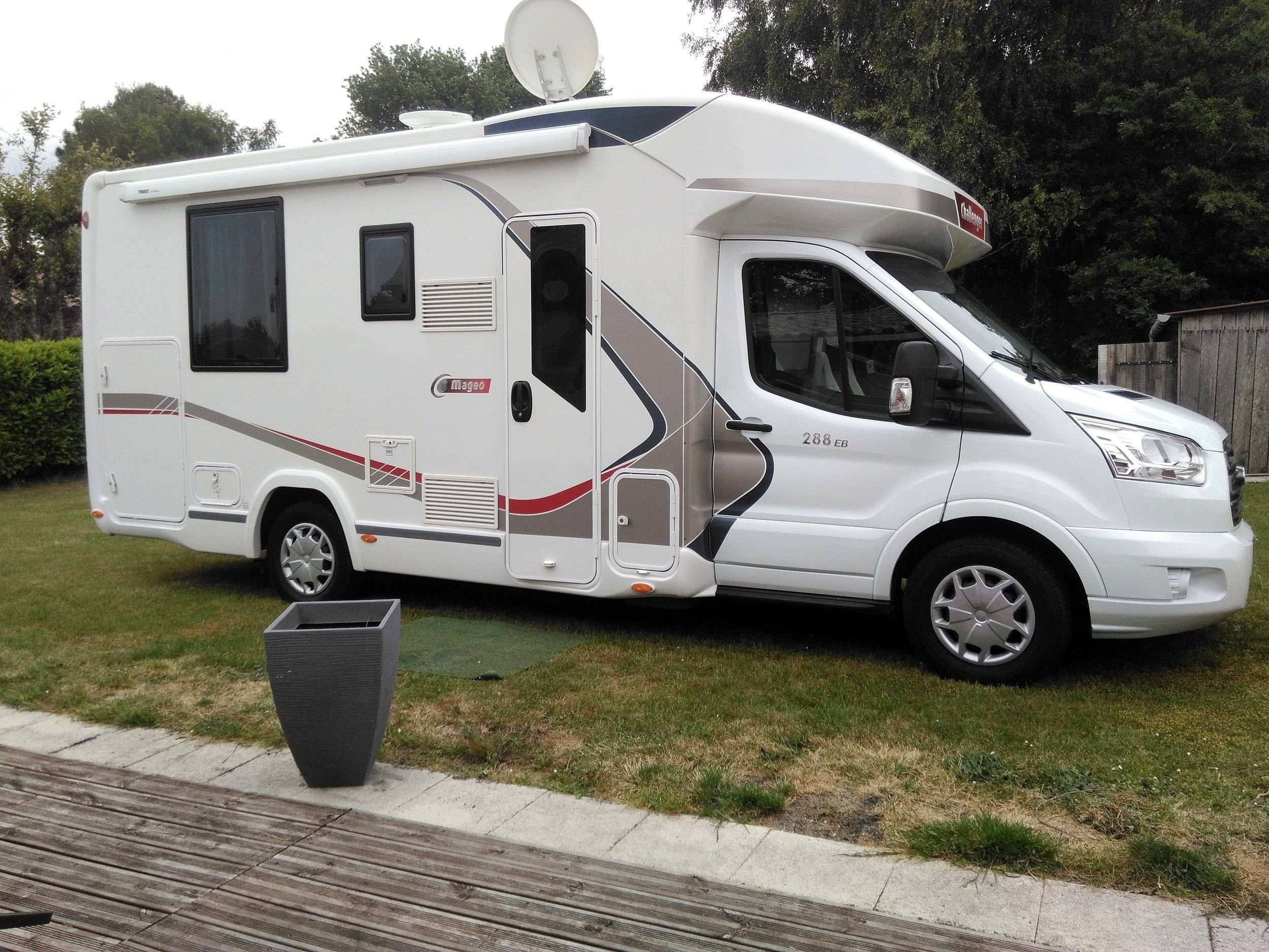 Challenger/MAGEO/288EB Transit 2,2 l 155 ch