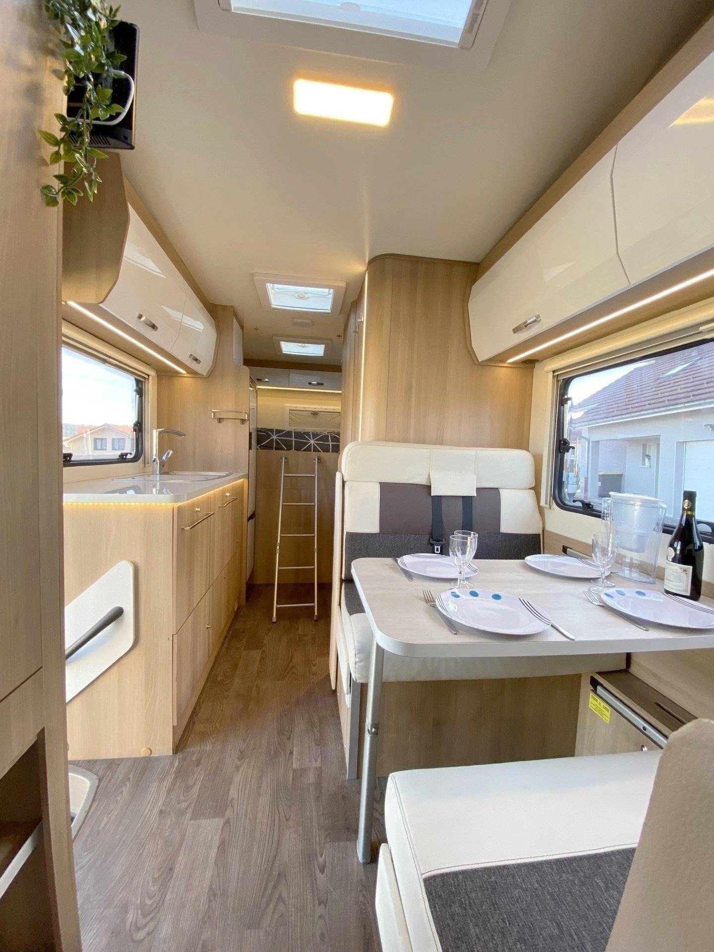 Dinette Ford - Yescapa