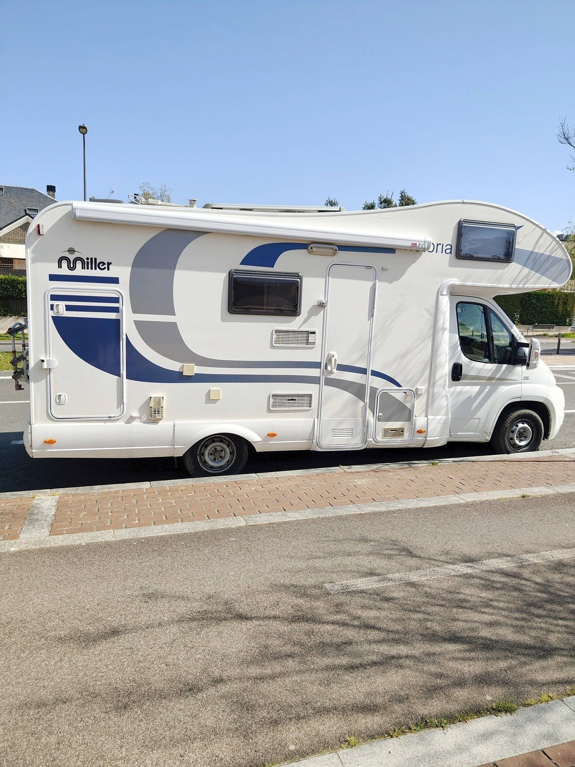 Vista del vehículo ángulo delantero Fiat - Yescapa