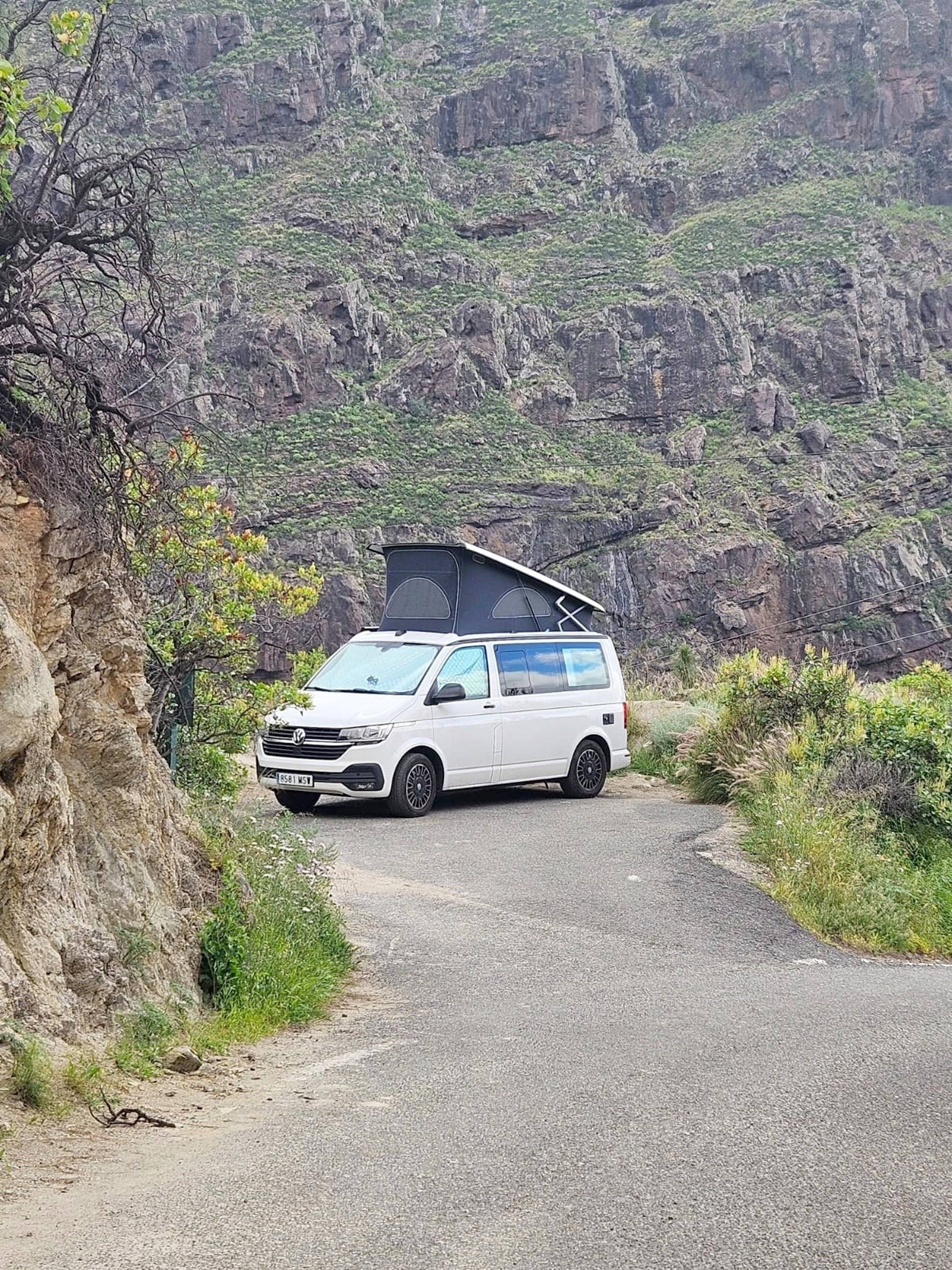 Vista del vehículo ángulo delantero Volkswagen California t6 2.0 150cv - Yescapa