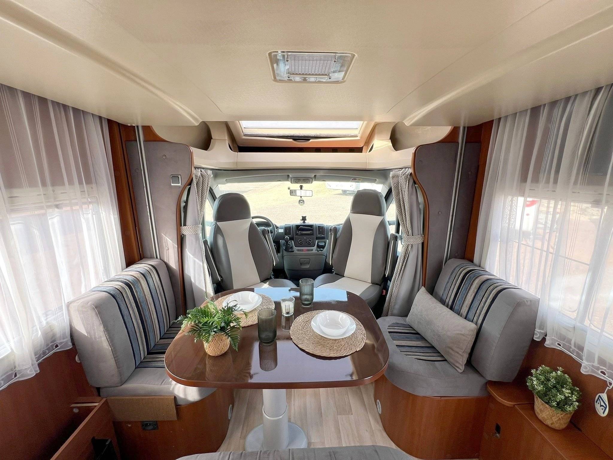 Coin repas Fiat Ducato 2,3 130 cv - Yescapa