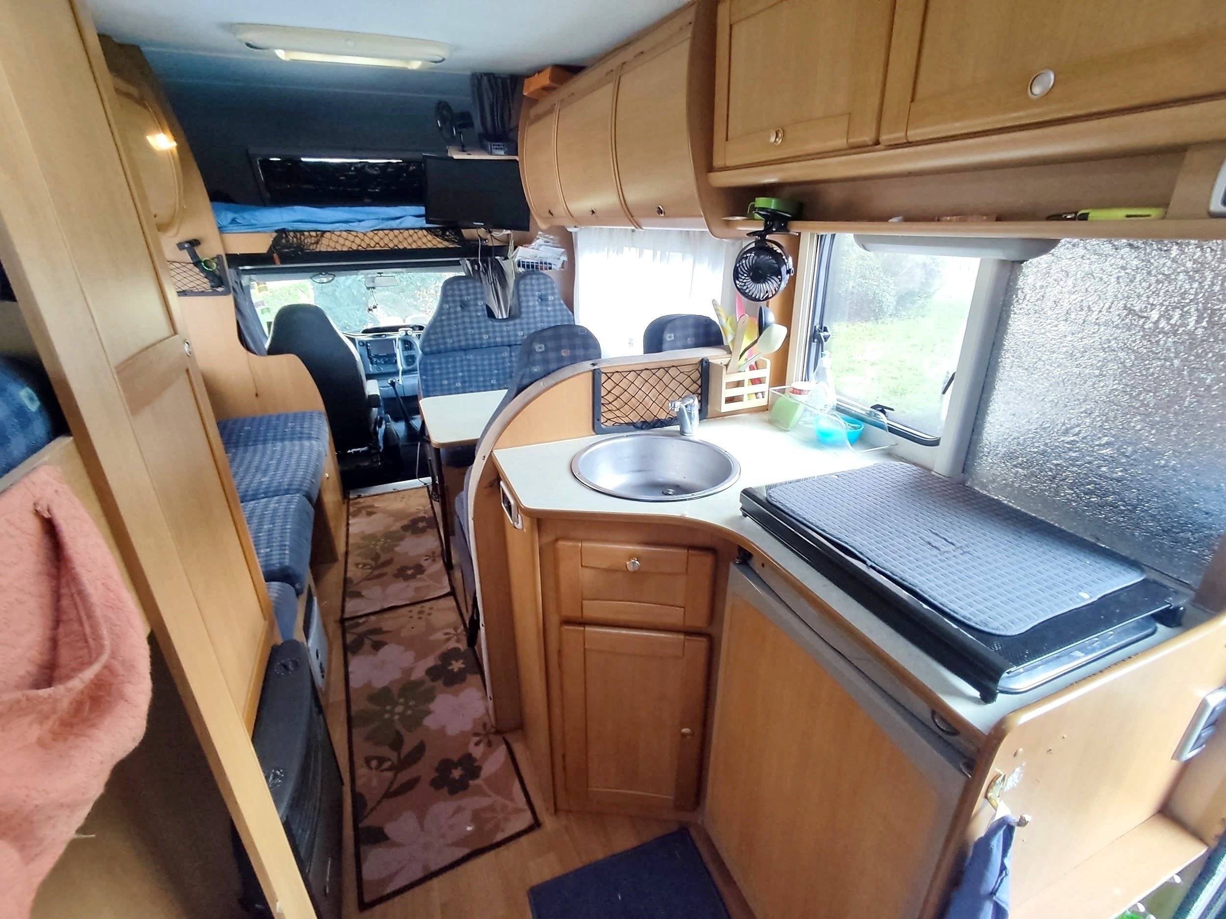 Coin cuisine Ford Transit 2,2 l 125 ch - Yescapa