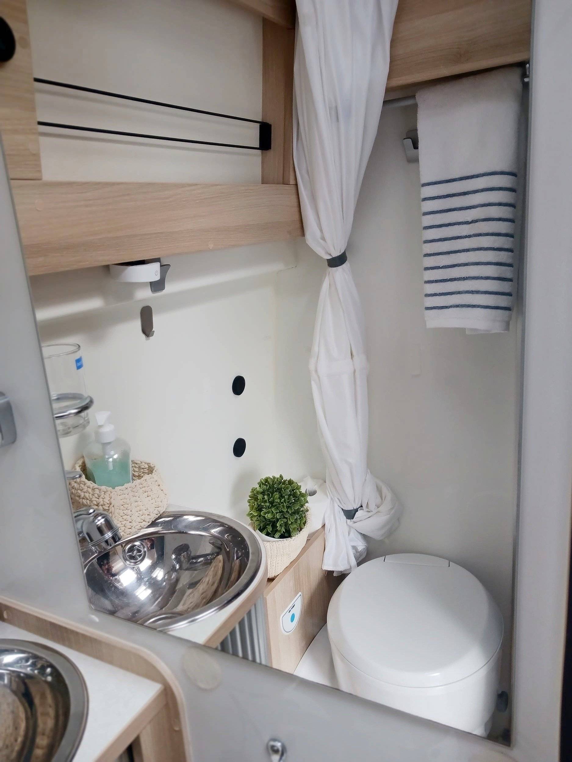 Dreamer Dreamer Family Van