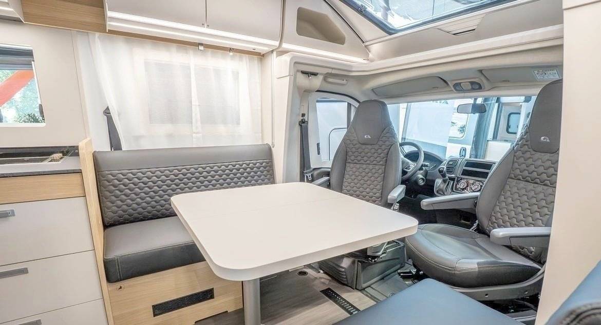 Dining Area Fiat Fiat Ducato 140 CV - Yescapa