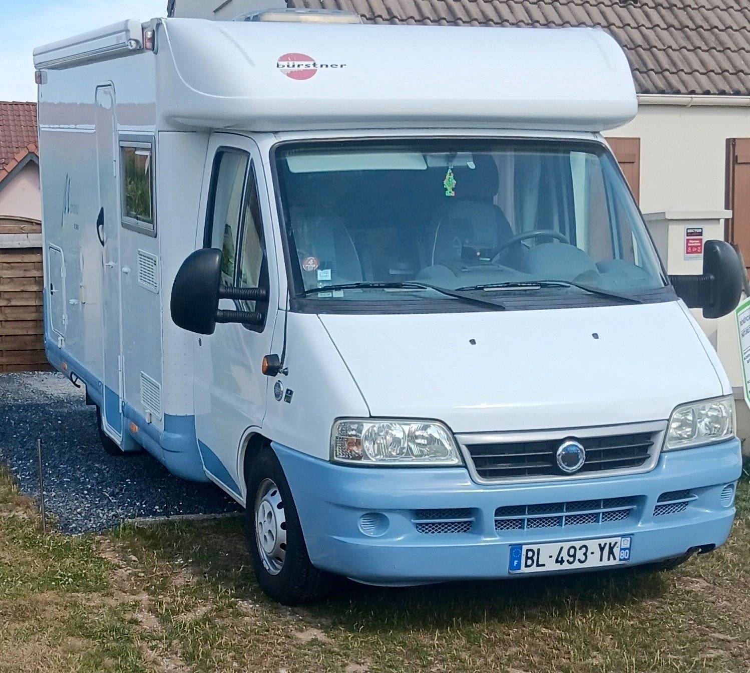 Vue avant de 3/4 Fiat Fiat ducato 2.8l JTD - Yescapa