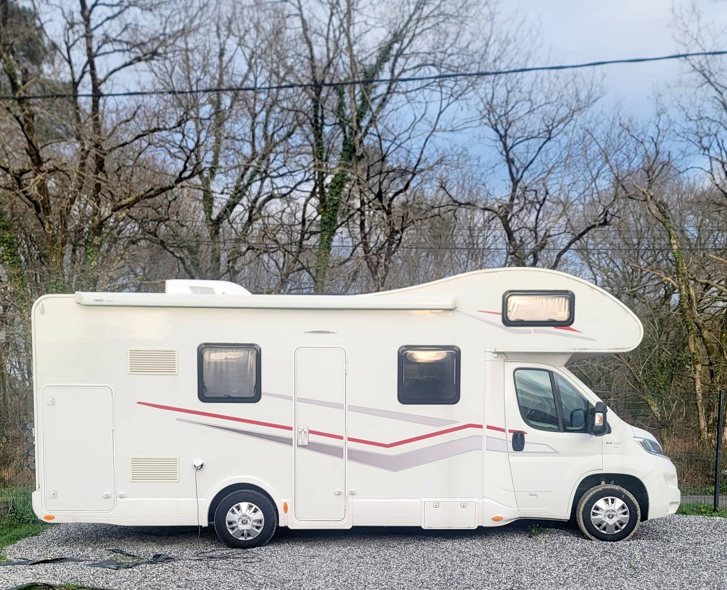 schräge Vorderansicht Fiat - Yescapa