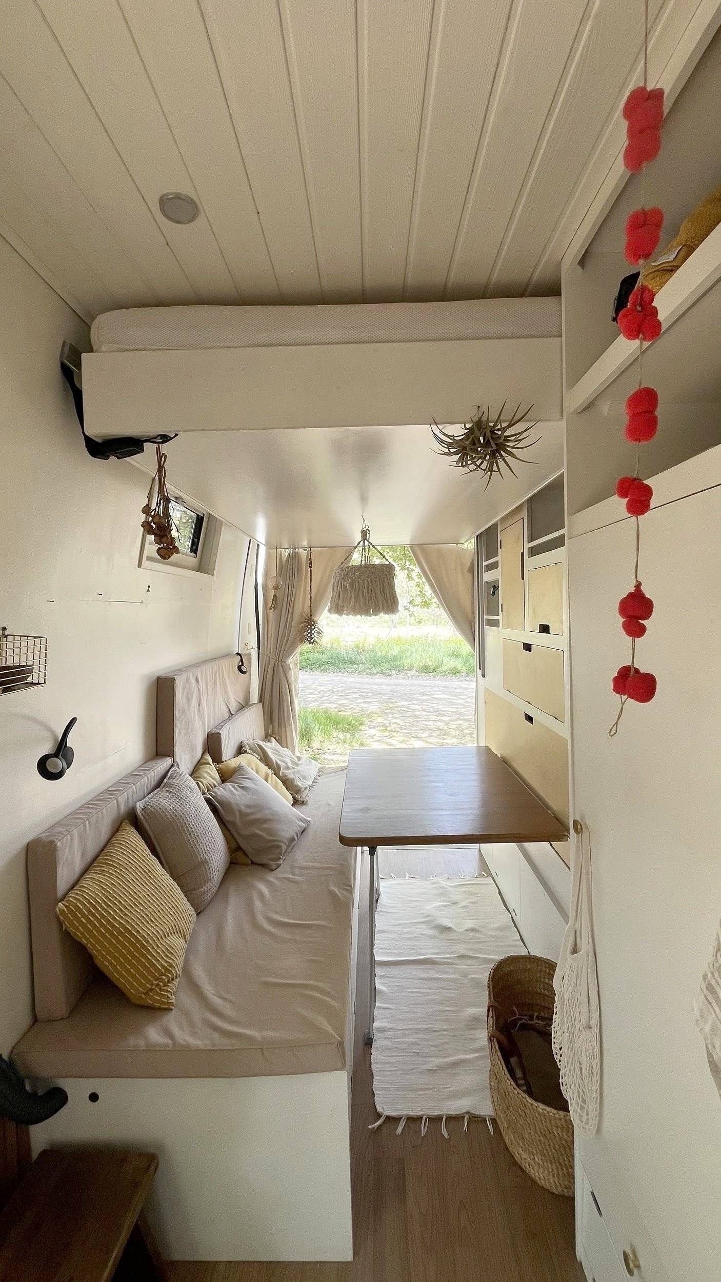 Dining Area  - Yescapa