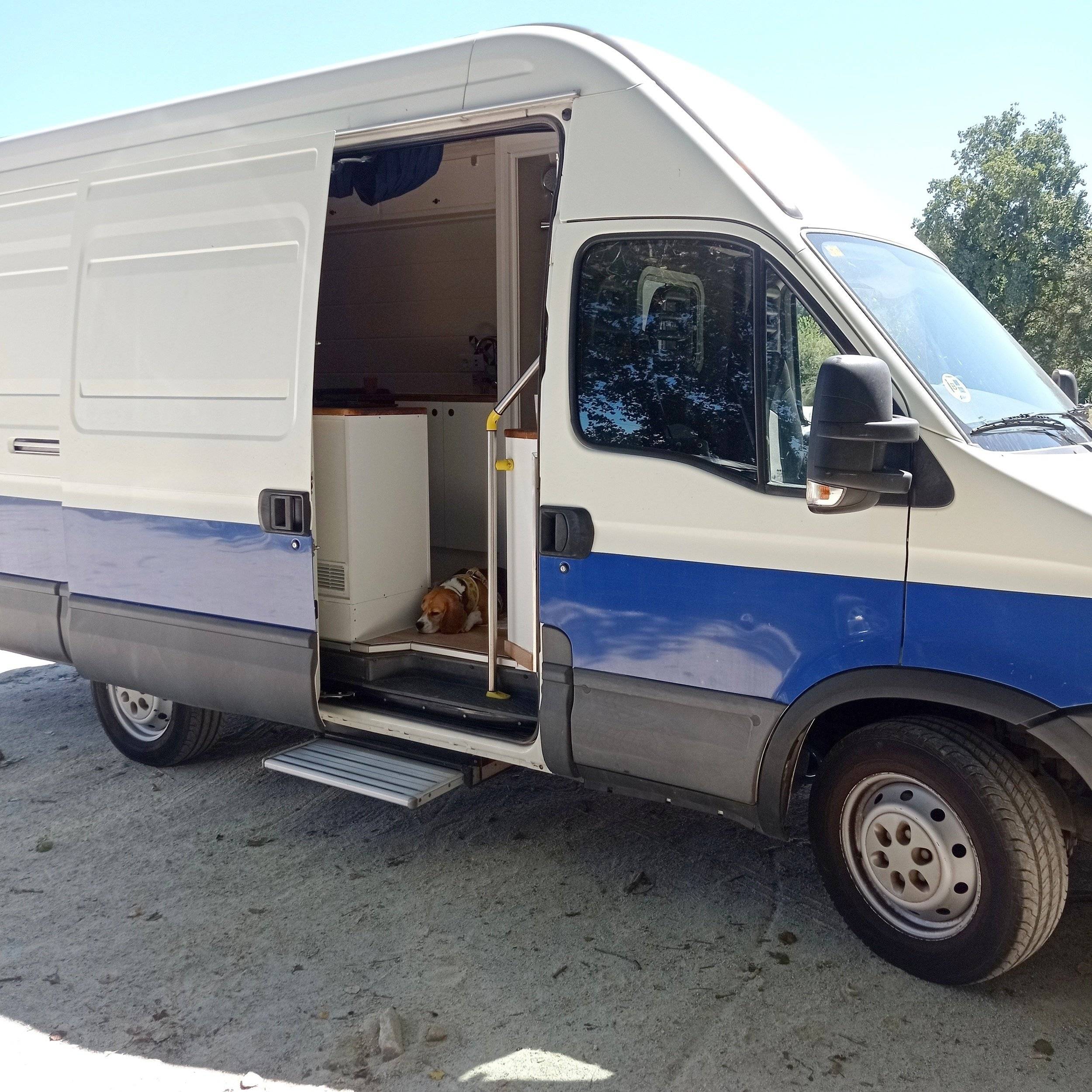 Vista frontale a ¾ Iveco Daily 2,3 l 126 ch - Yescapa