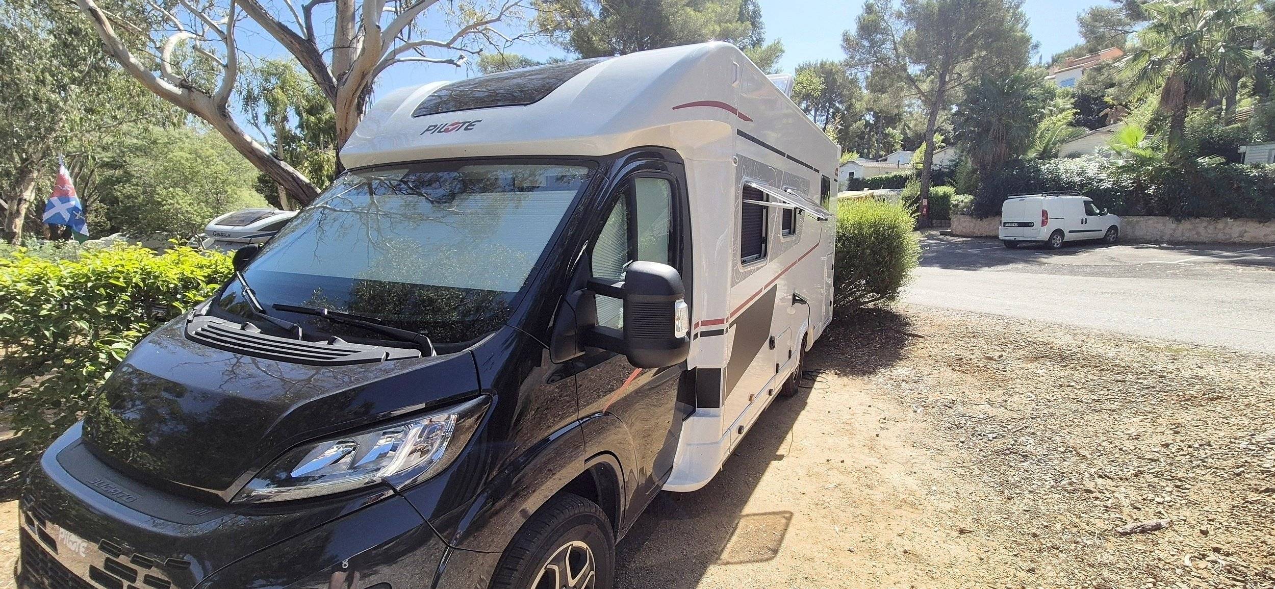 Front view from 3/4 Fiat - Yescapa