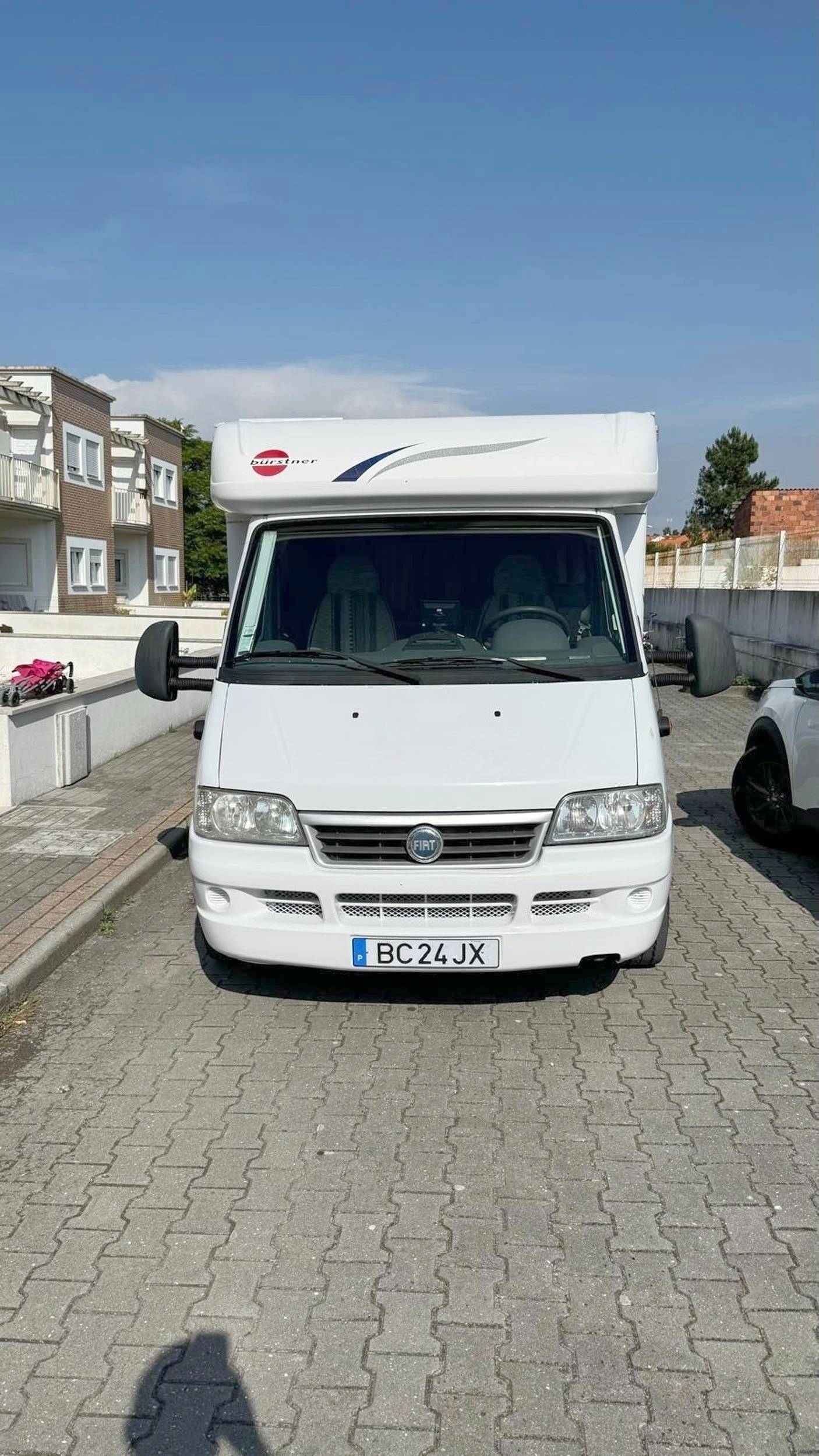 Vista de 3/4 Fiat Ducato 3,0 l 130 ch - Yescapa
