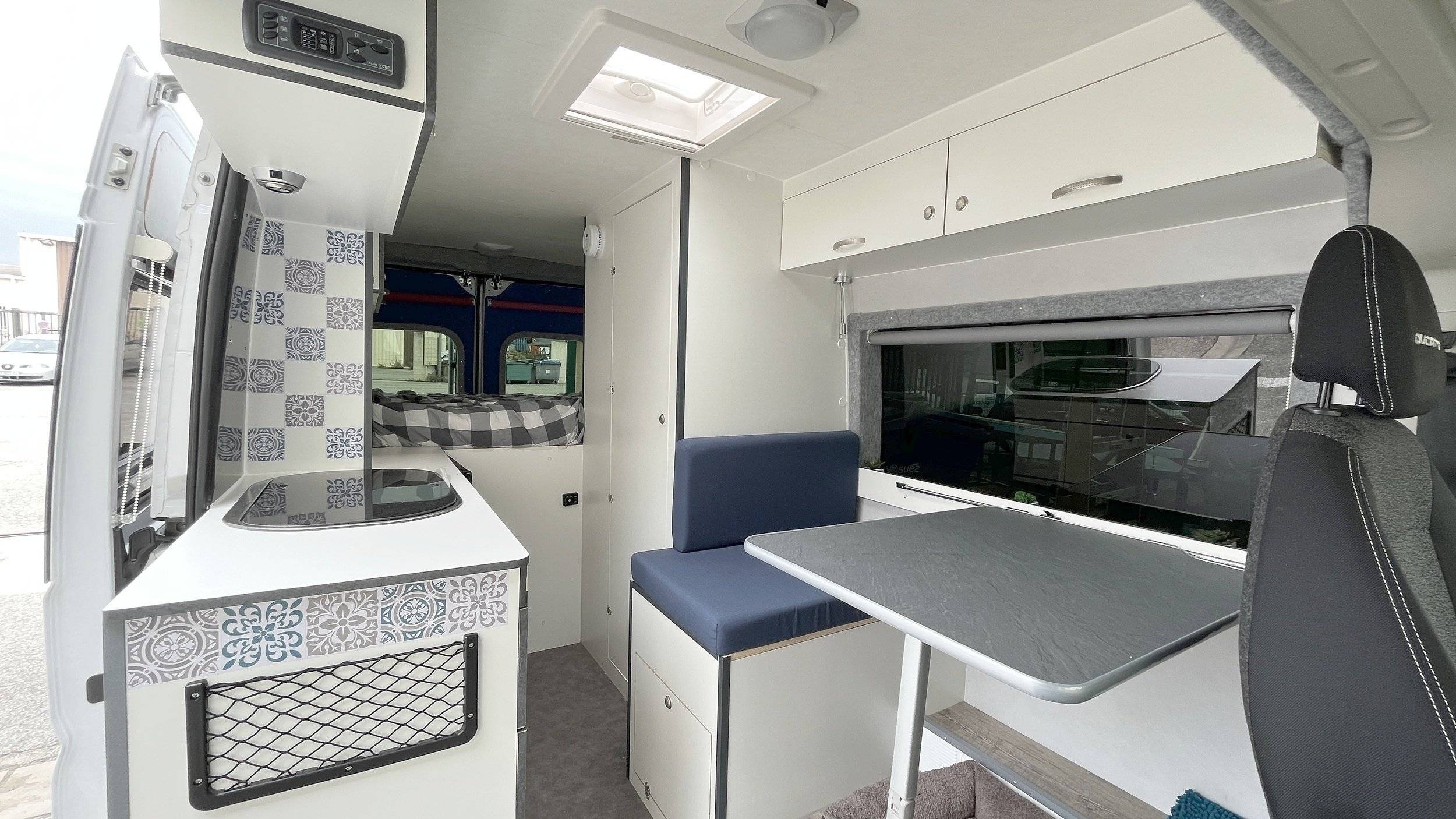 Dining Area Fiat Ducato 2,3 l 150 ch - Yescapa