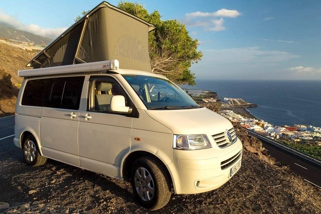 Vue avant de 3/4 Volkswagen T5 2,0 l 102 ch - Yescapa