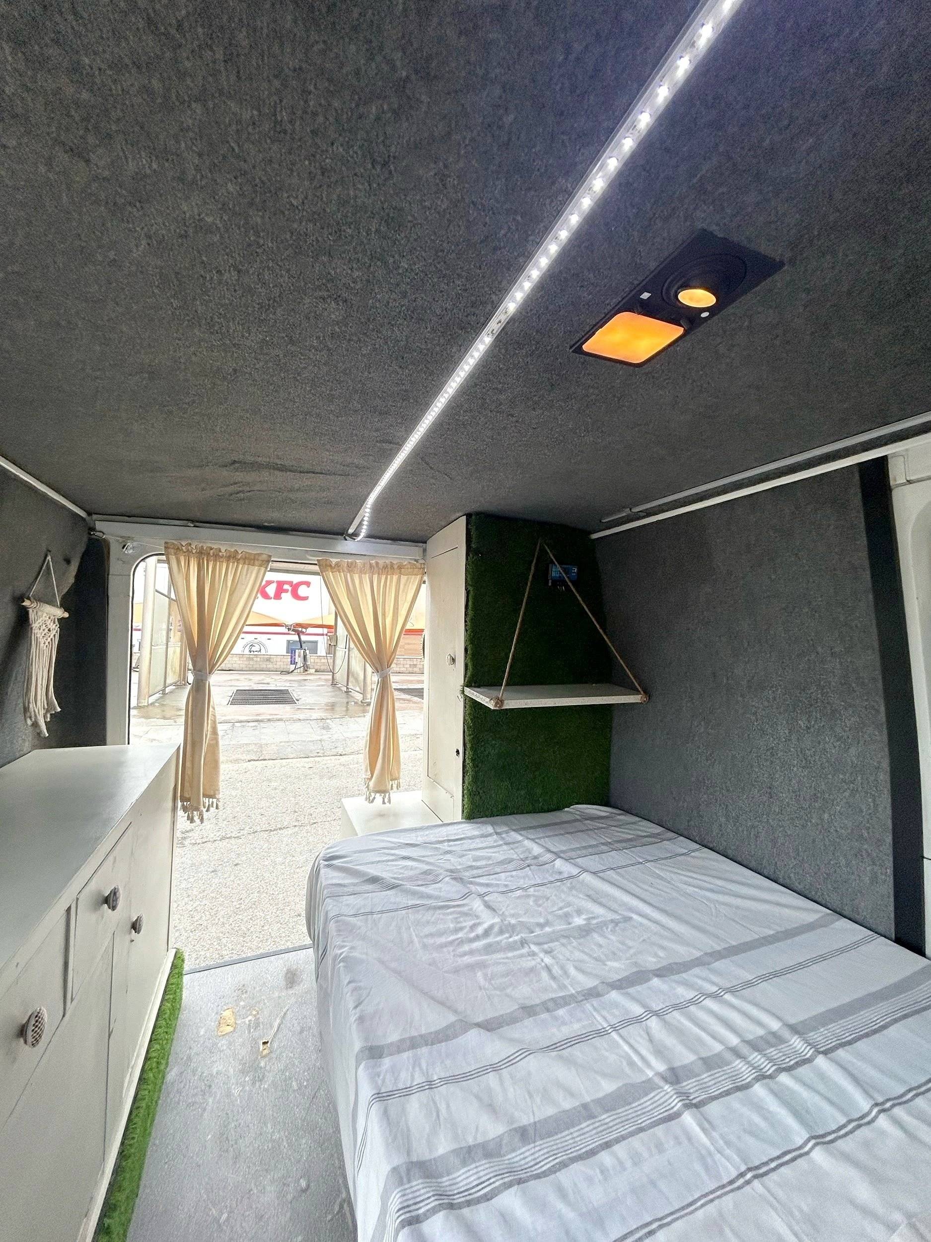 Eethoek Renault Trafic 2.1D - Yescapa