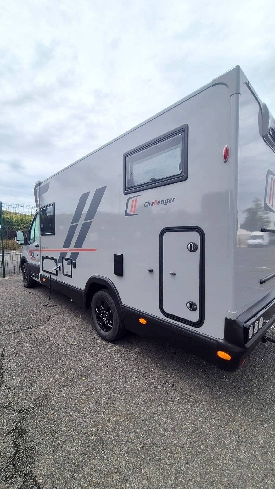 Challenger ford transit