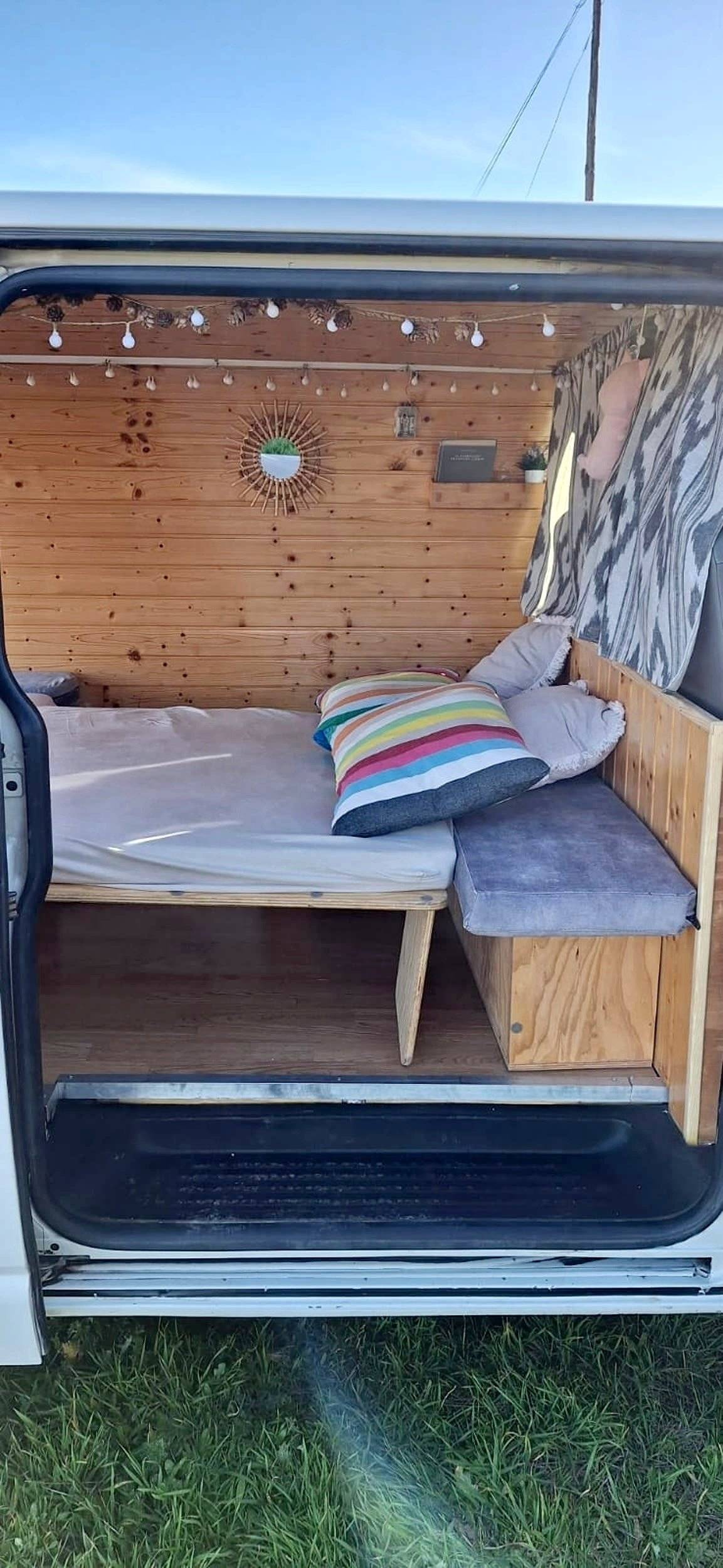 Schlafplätze Volkswagen T5 1,9 l 102 ch - Yescapa