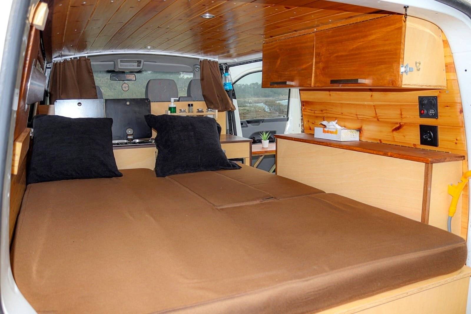 Couchages Volkswagen T5 1,9 l 102 ch - Yescapa