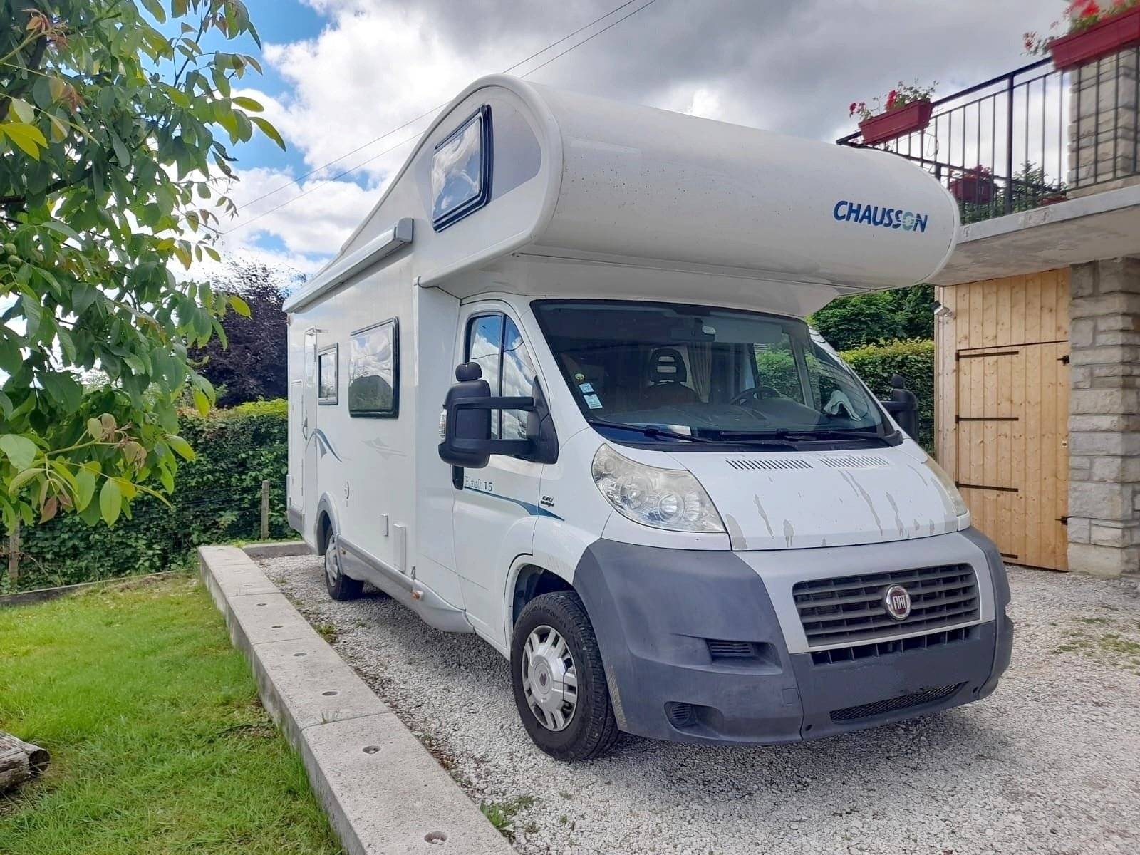 Front view from 3/4 Fiat - Yescapa