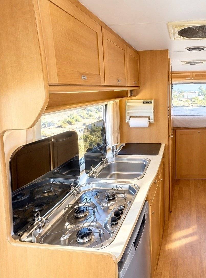Eethoek Ford Transit 350L - Yescapa