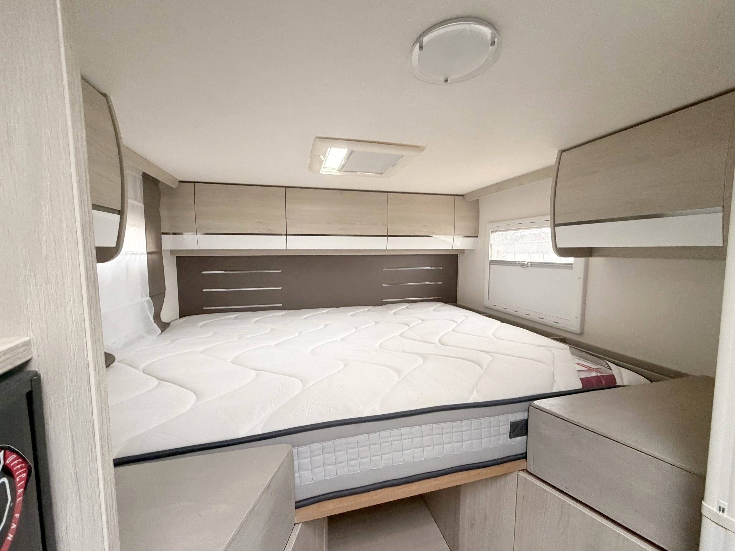 Couchages Ford Transit 2,0 l 170 ch - Yescapa