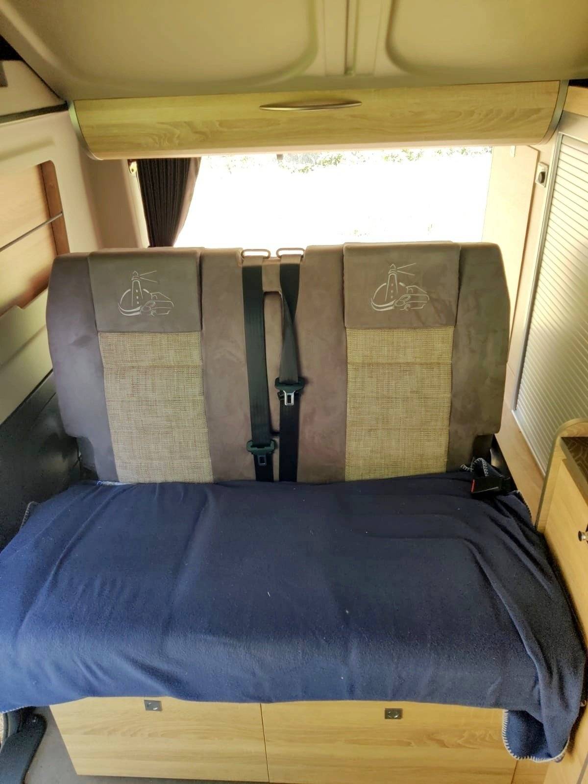 Dining Area Renault Trafic 1,6 l dci 125 ch - Yescapa