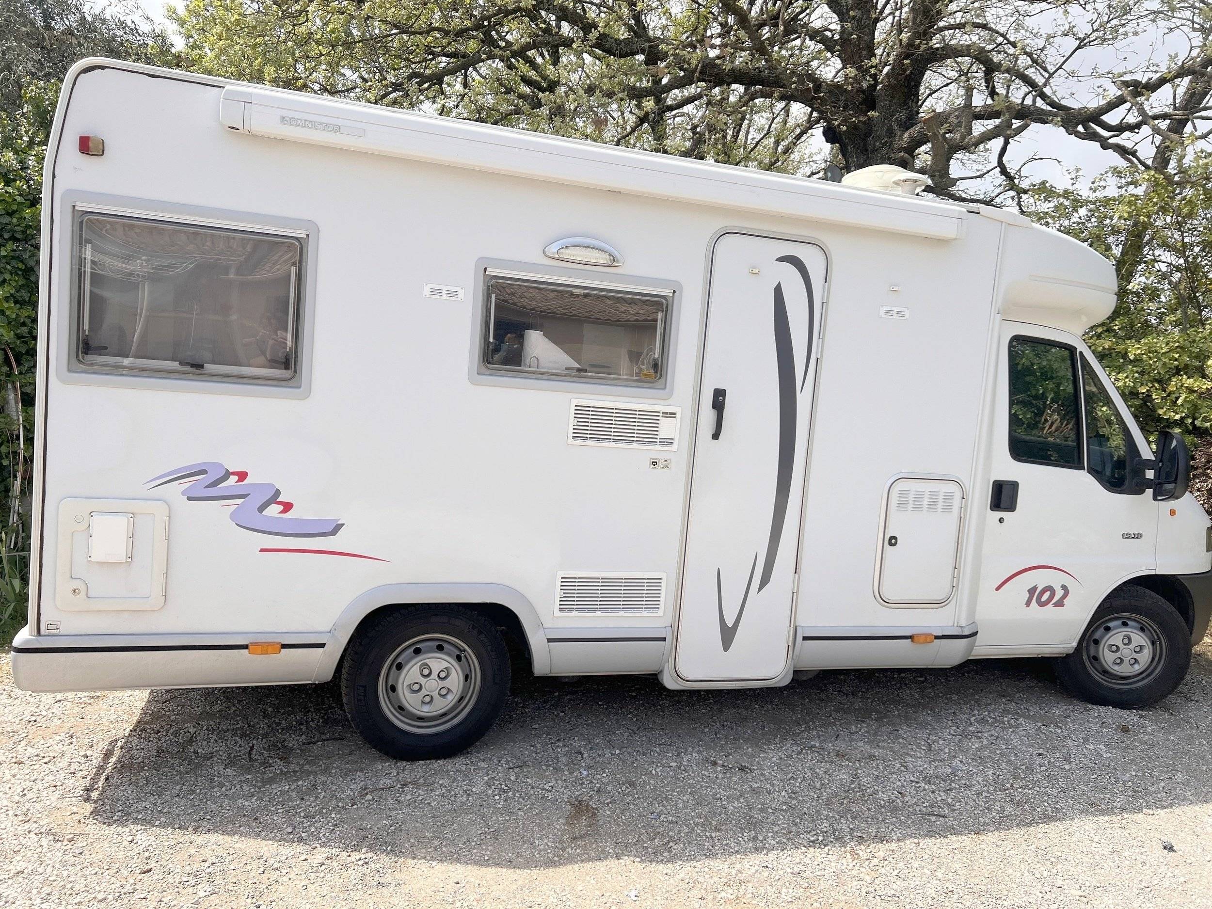 Front view from 3/4  - Yescapa