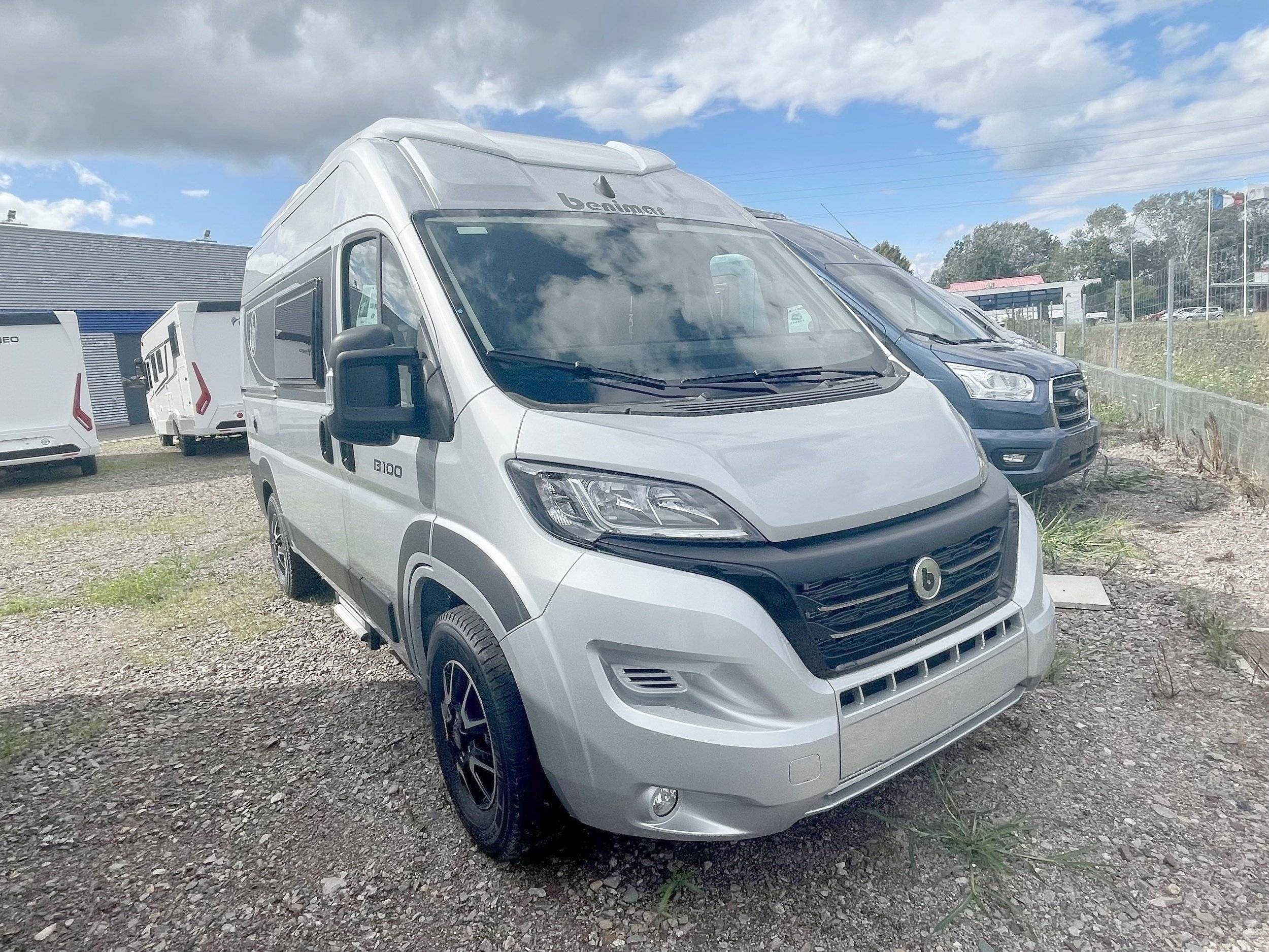 Front view from 3/4 Fiat FIAT DUCATO - Yescapa