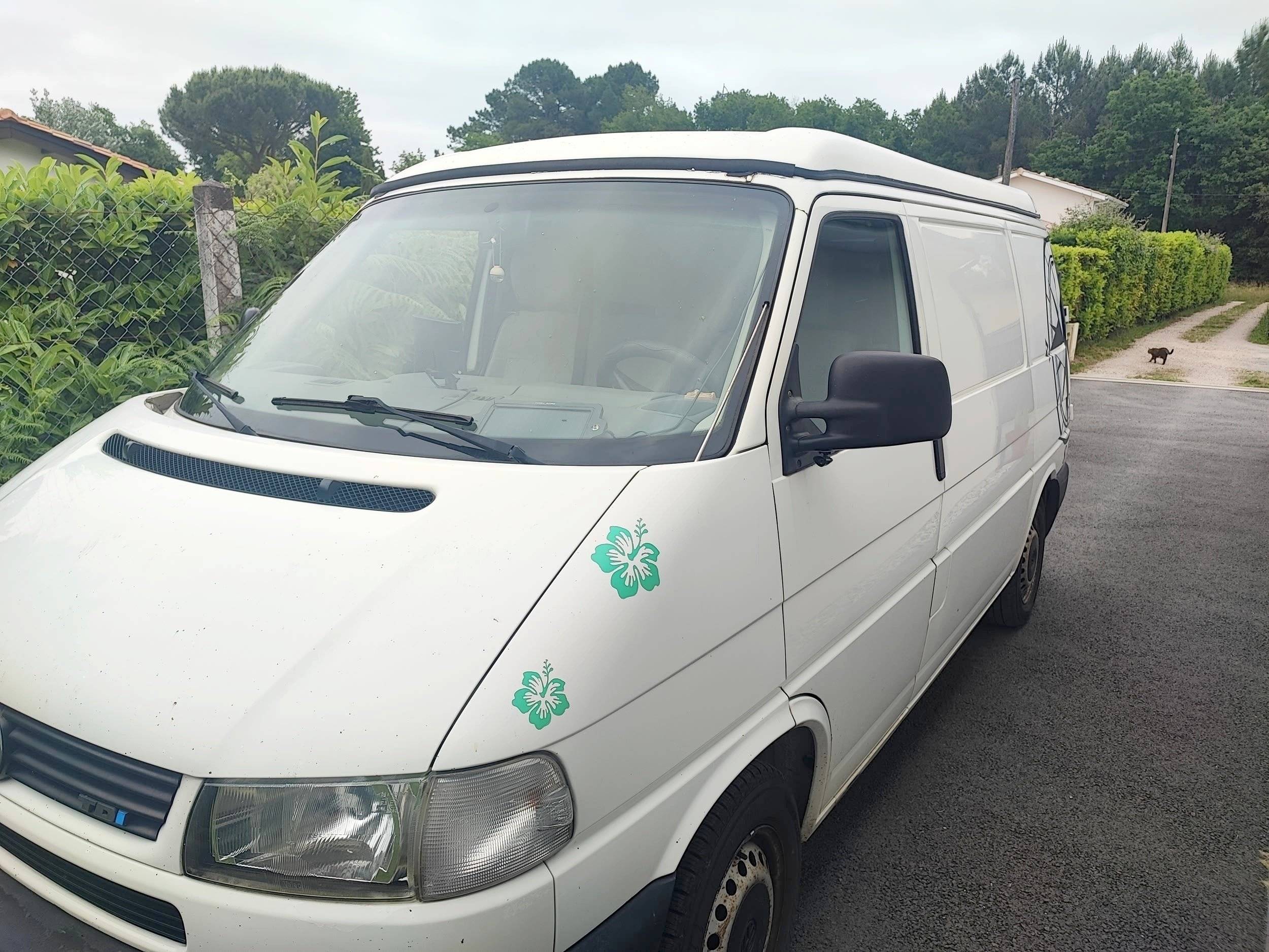 Front view from 3/4 Volkswagen Volkswagen Transporter - Yescapa