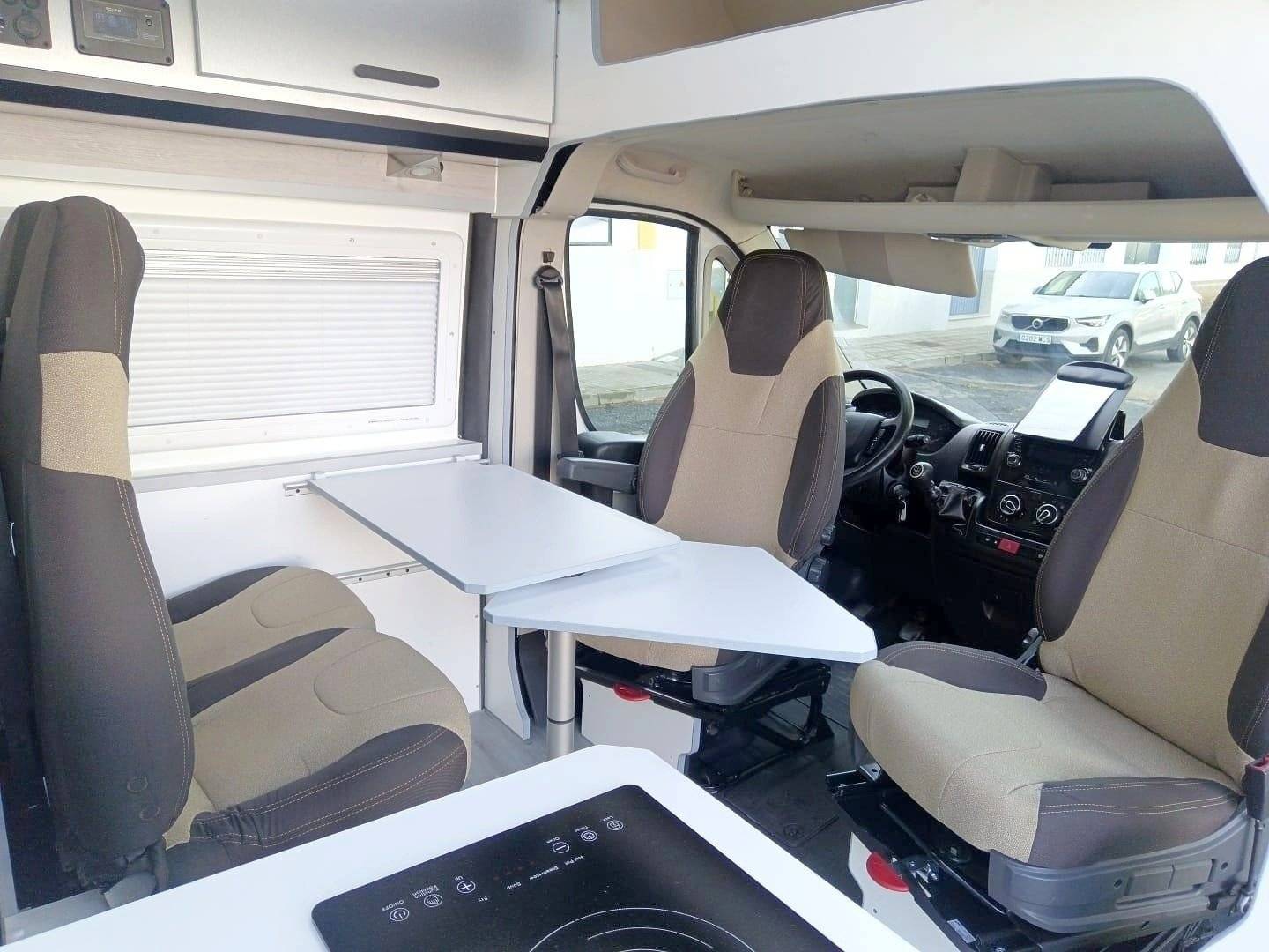 Comedor Citroën Jumper 2,2 l 140 ch - Yescapa