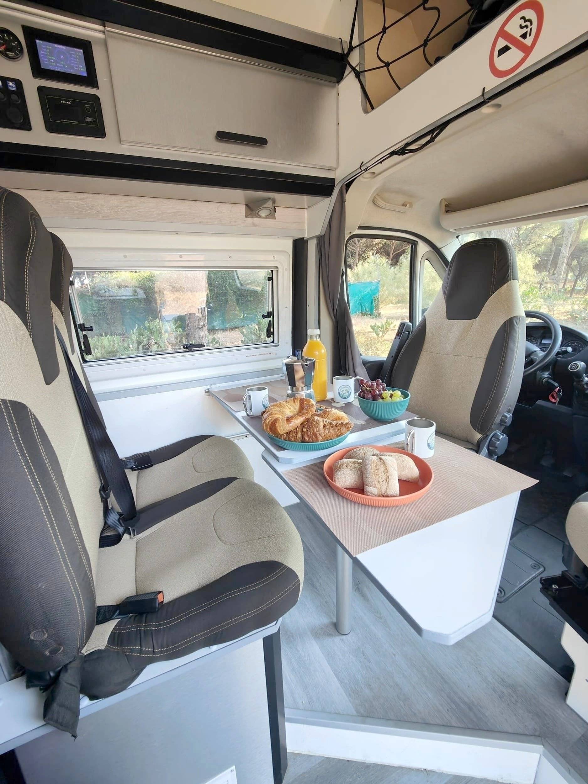 Dinette Citroën Jumper 2,2 l 140 ch - Yescapa