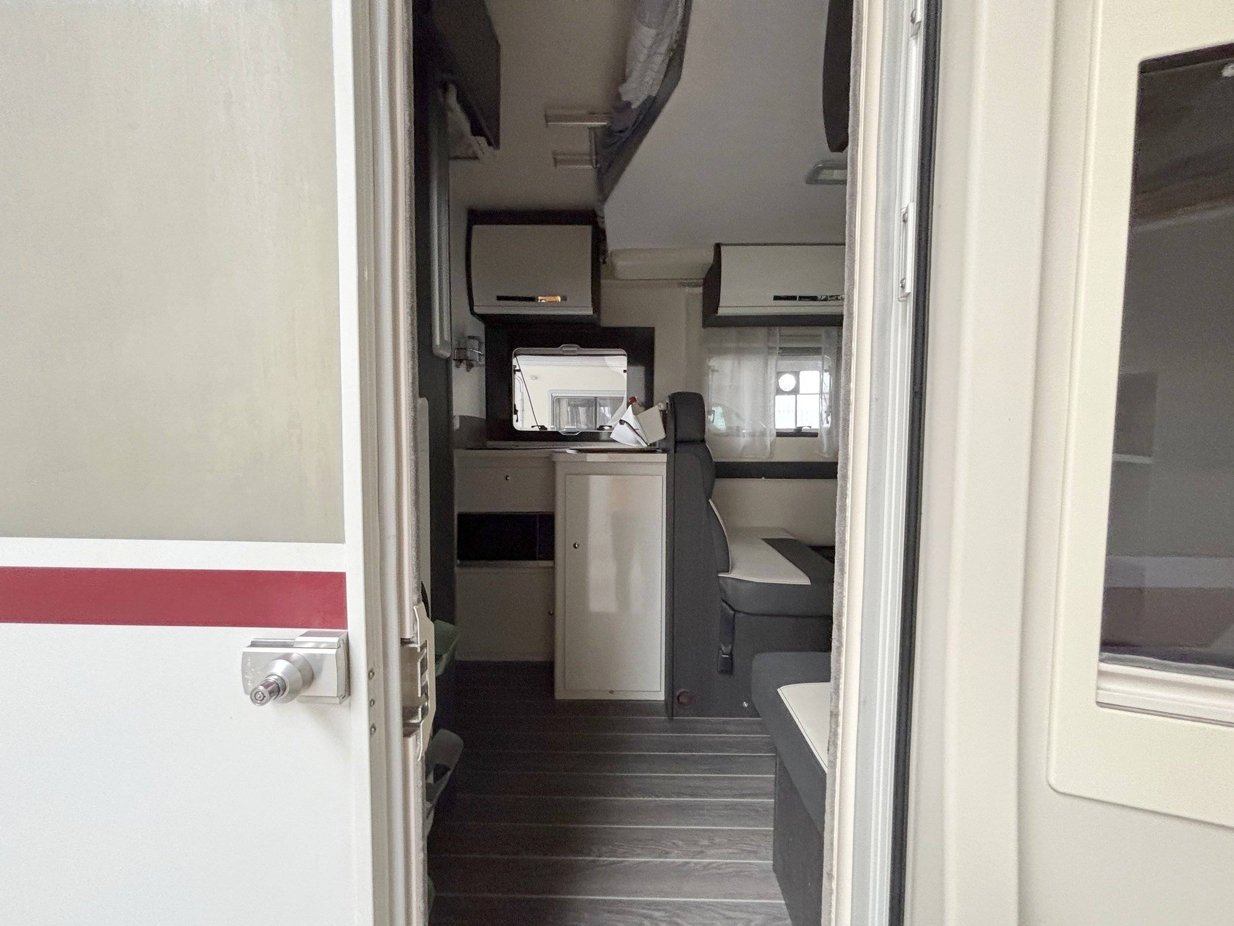 Coin repas Ford Transit 2,0 l 155 ch - Yescapa