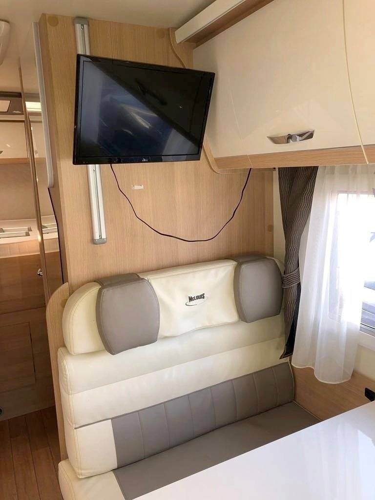 Dining Area Ford Transit 2,0 l 115 ch - Yescapa