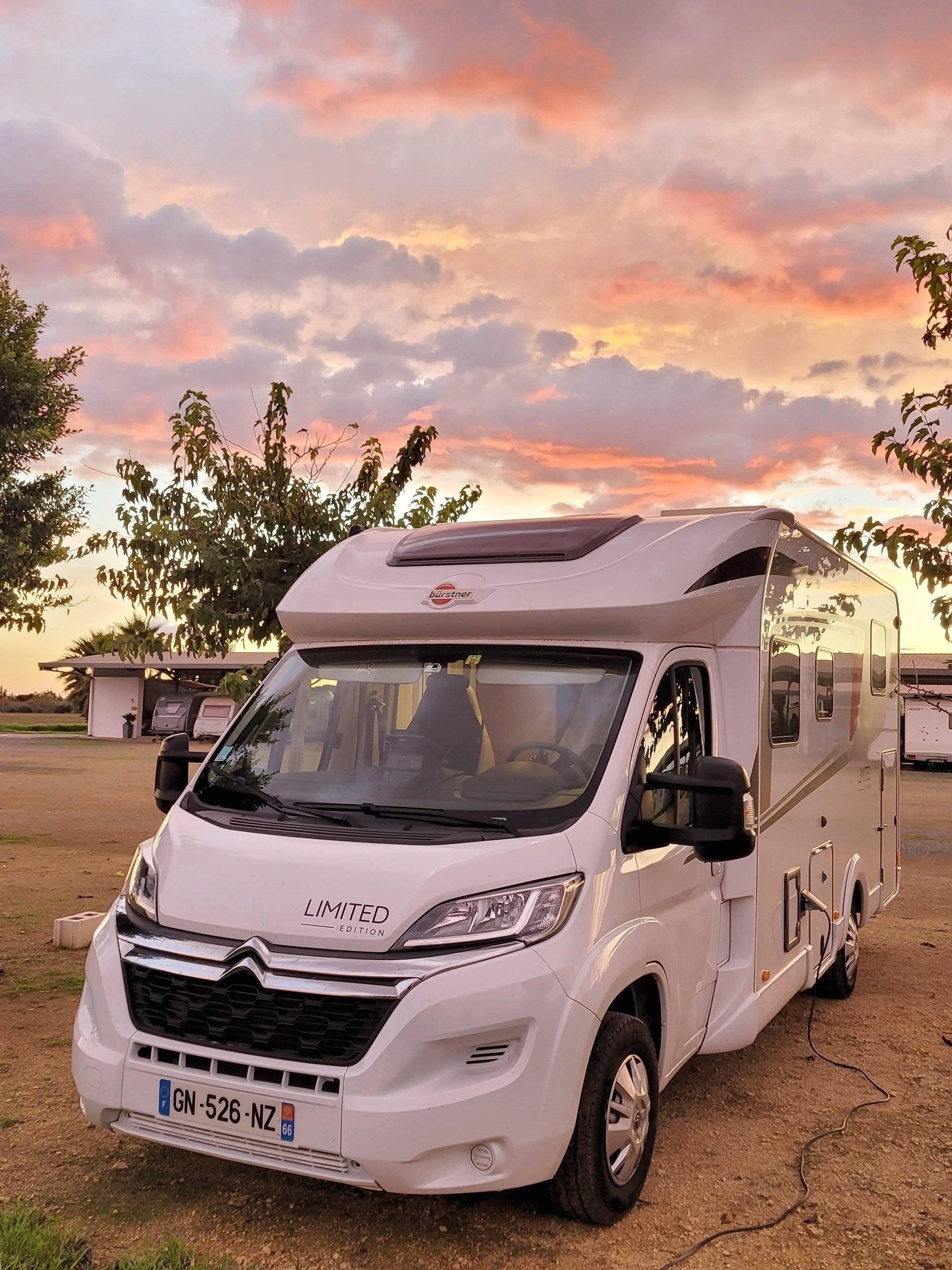 schräge Vorderansicht Citroën - Yescapa