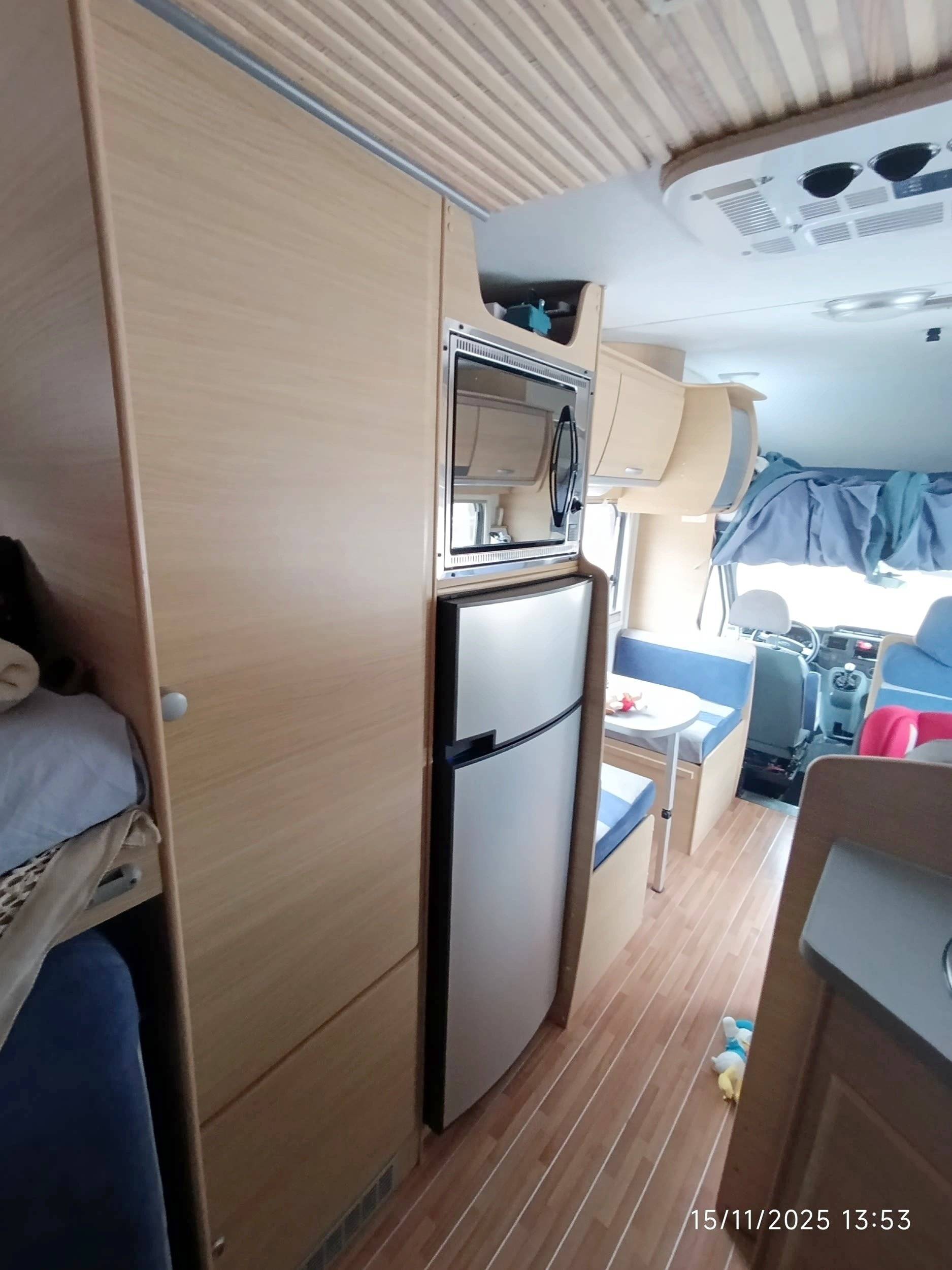 Eethoek Ford Transit 2,4 l 140 ch - Yescapa