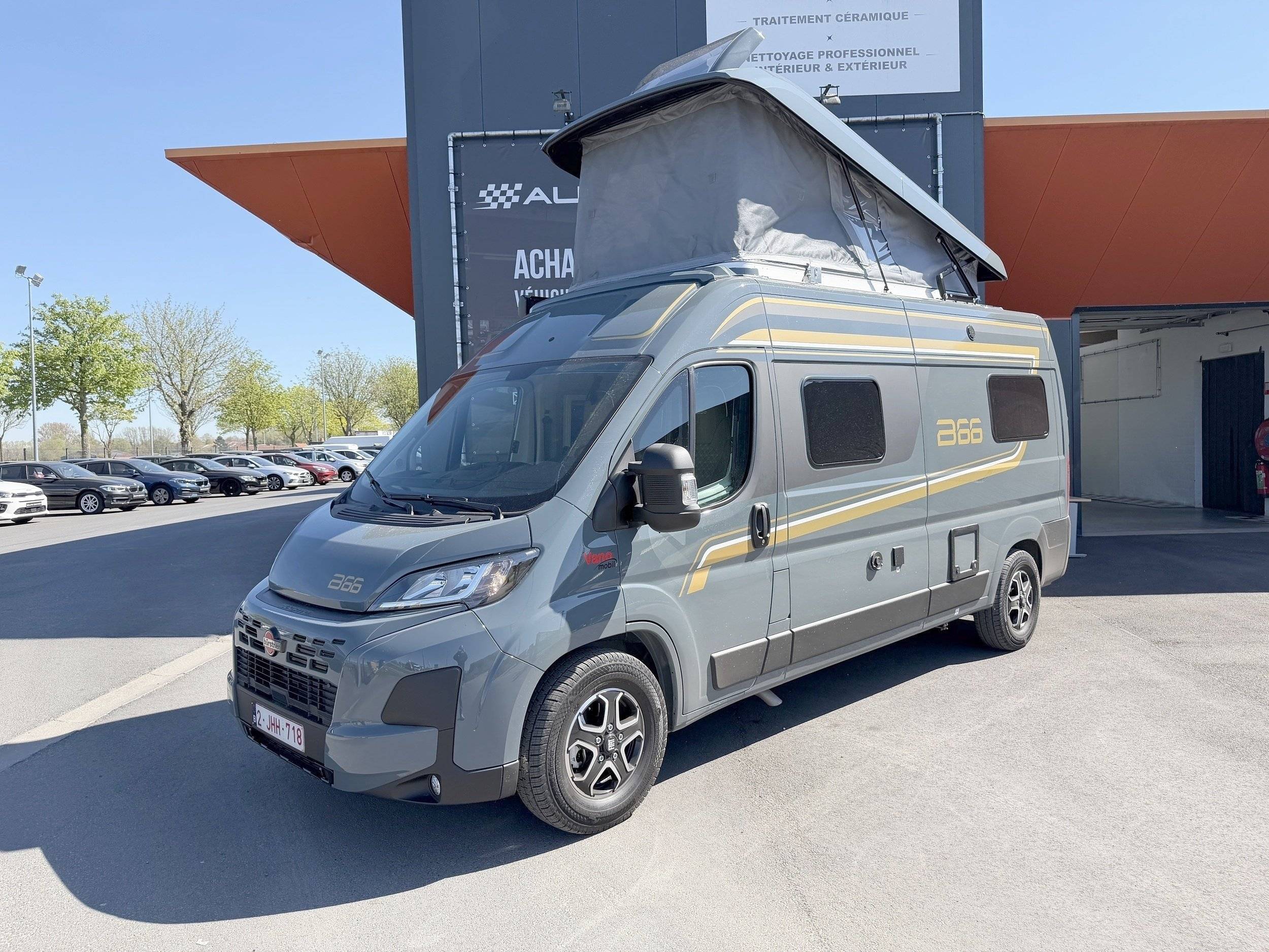 Vista del vehículo ángulo delantero Fiat - Yescapa