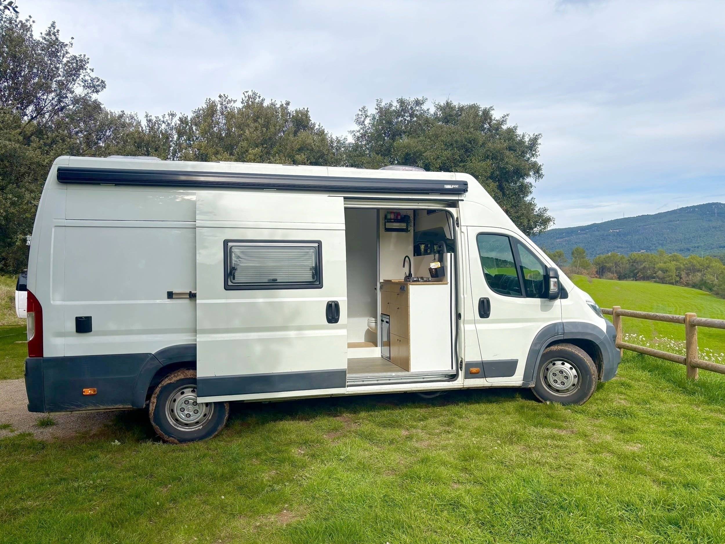 schräge Vorderansicht Citroën Citroën jumper - Yescapa