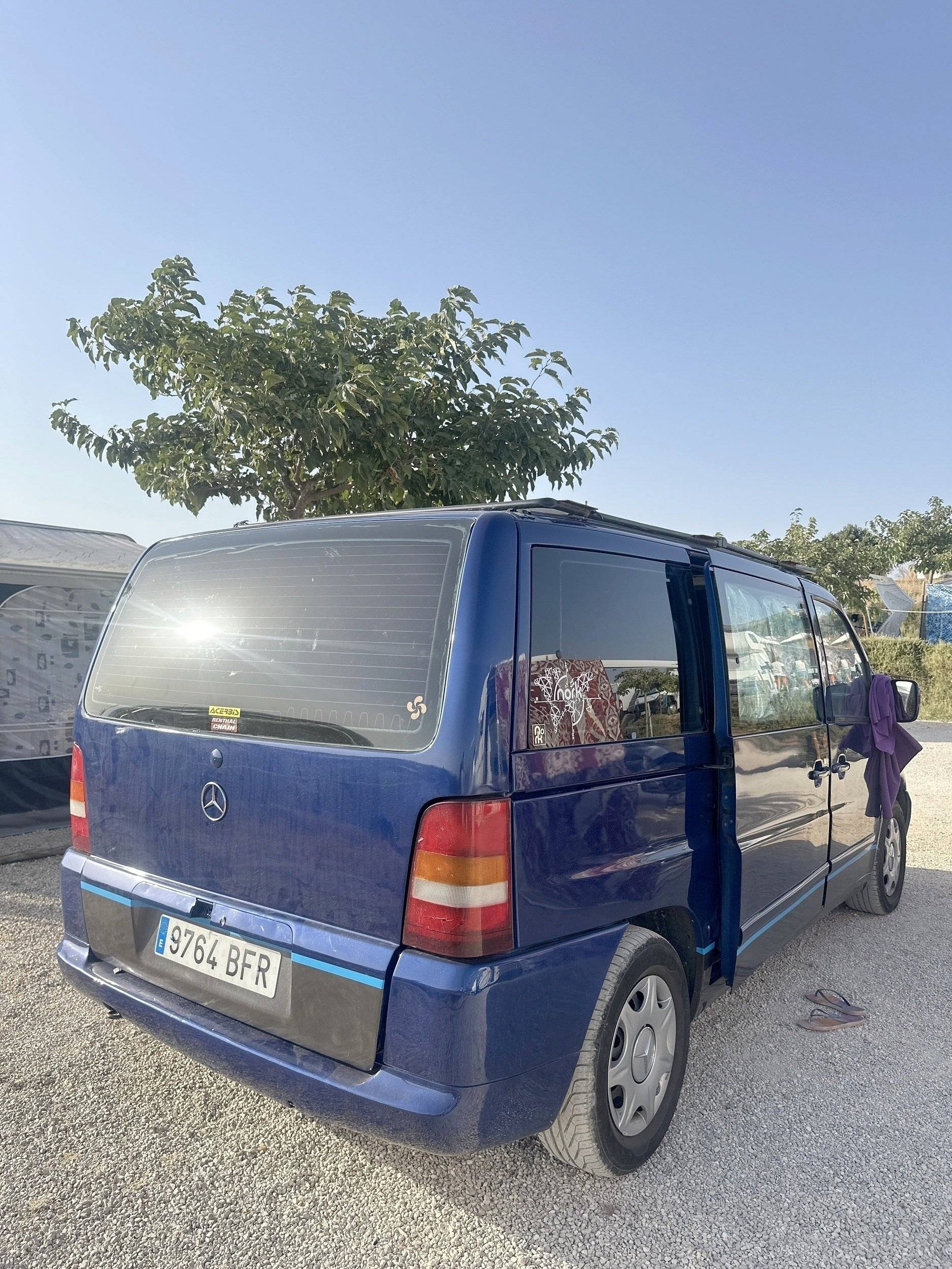 Vista de trás Mercedes Vito 2,0 l 136 ch - Yescapa