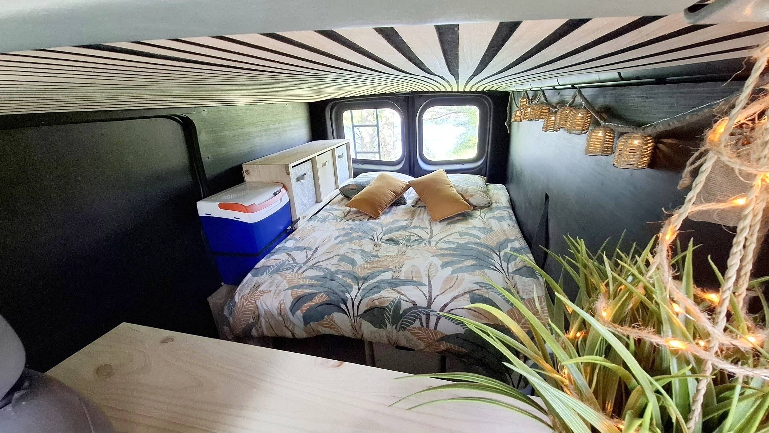 Schlafplätze Renault trafic fourgon phase 2 L2H1 2.0 Dci 90C - Yescapa