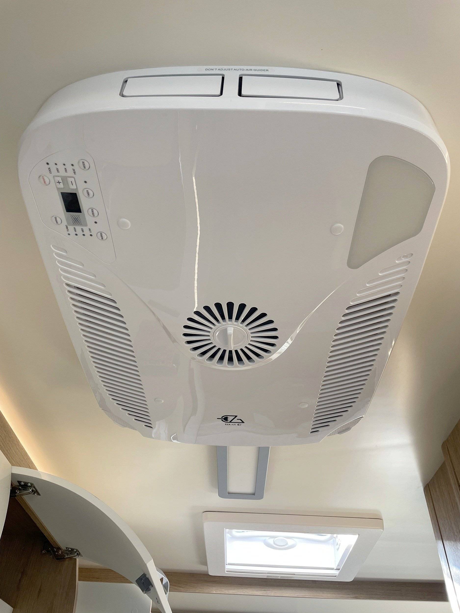 Cavarans International. HORON 77 M