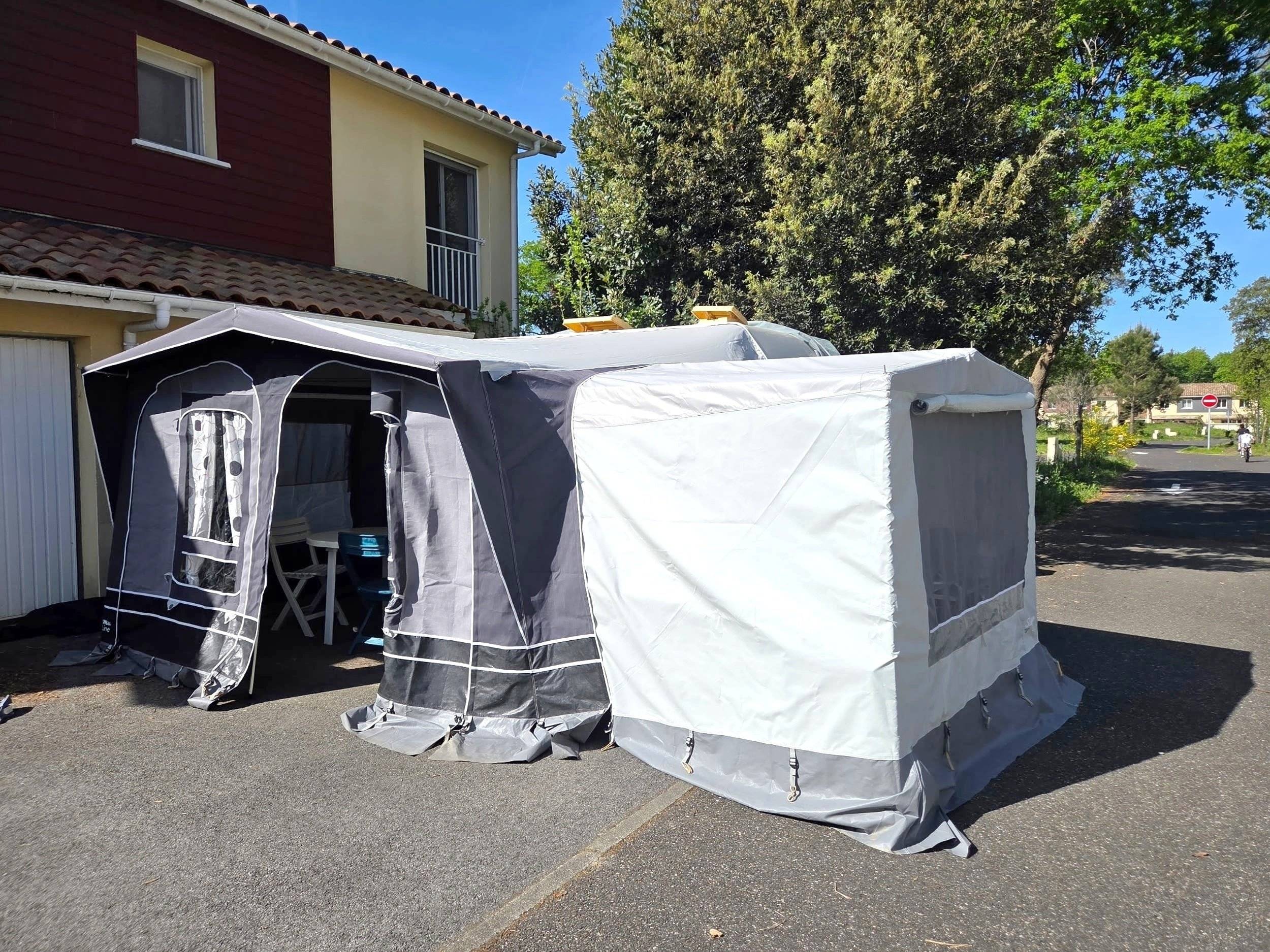 Front view from 3/4  - Yescapa