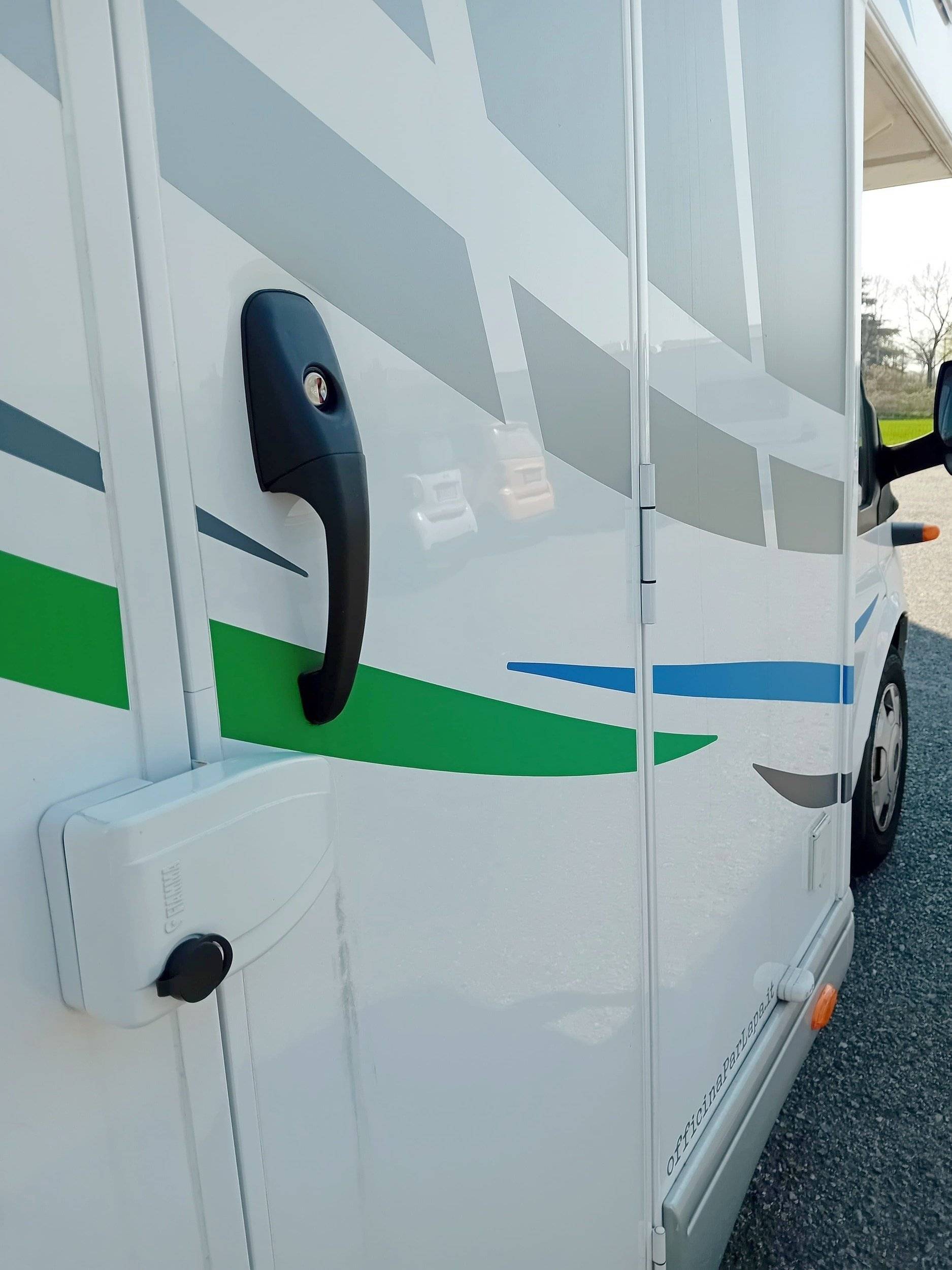 Front view from 3/4 Chausson - Yescapa