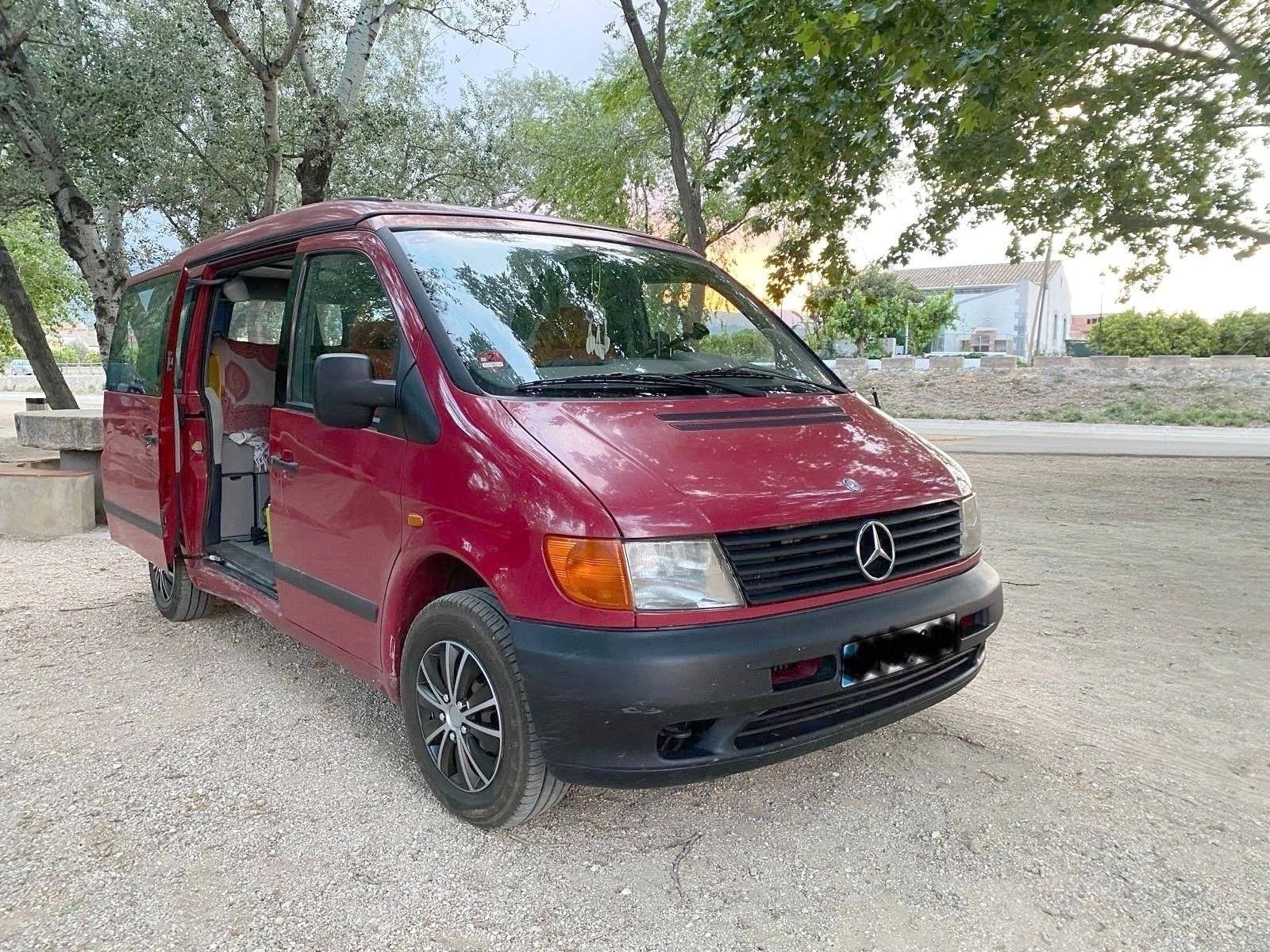 Vista del vehículo ángulo delantero Mercedes - Yescapa