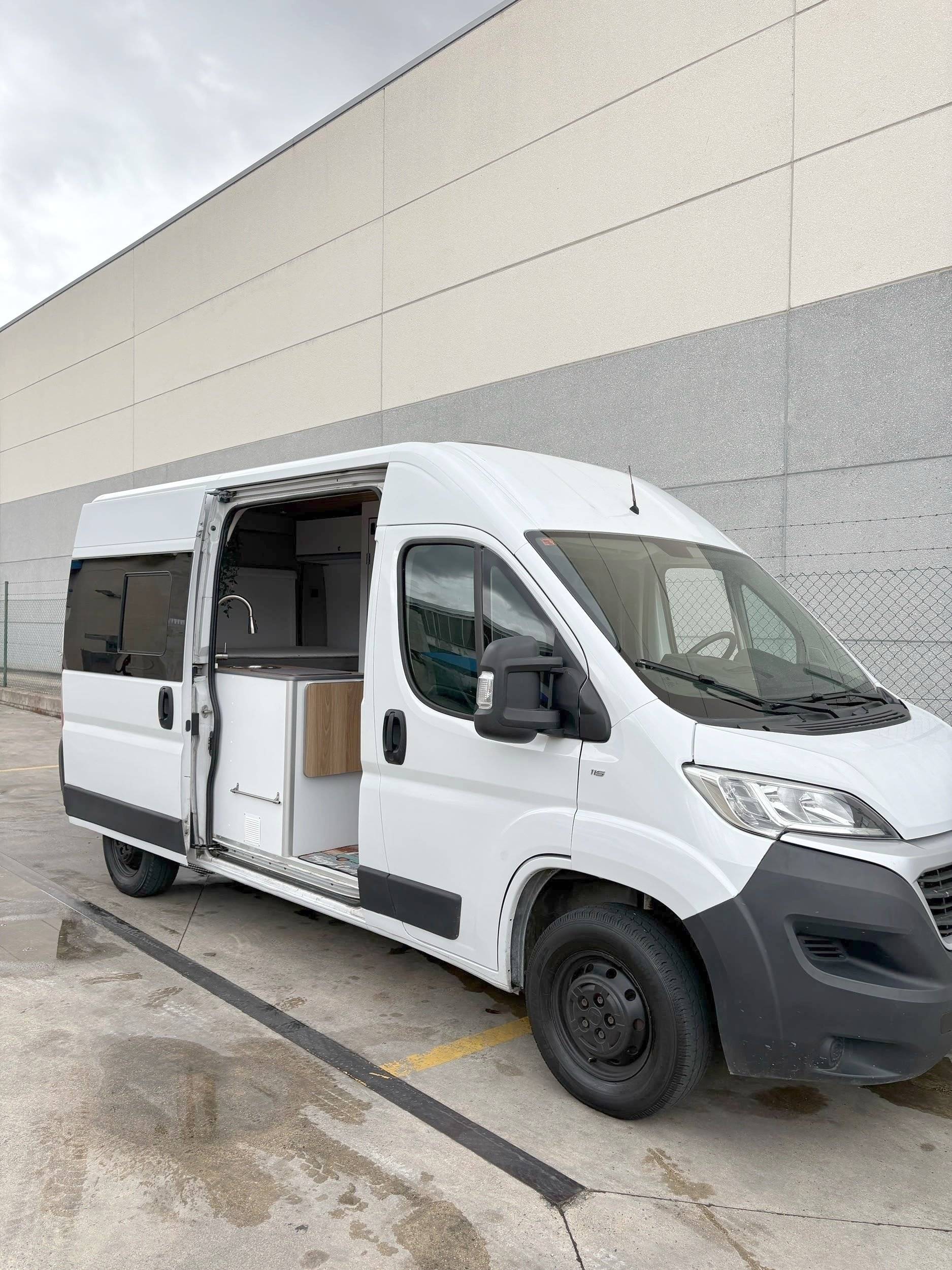 Front view from 3/4 Fiat Ducato 2.0 115 ch Multijet II - Yescapa