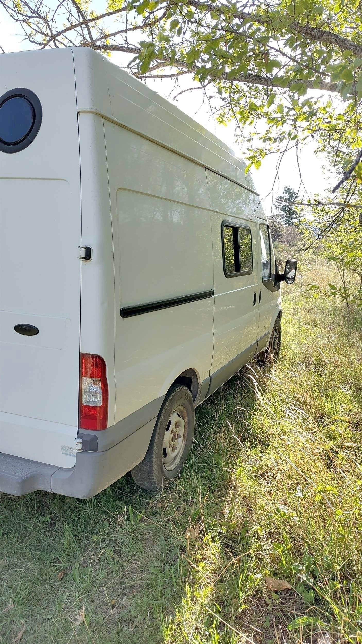 Rear view Ford Transit - Yescapa