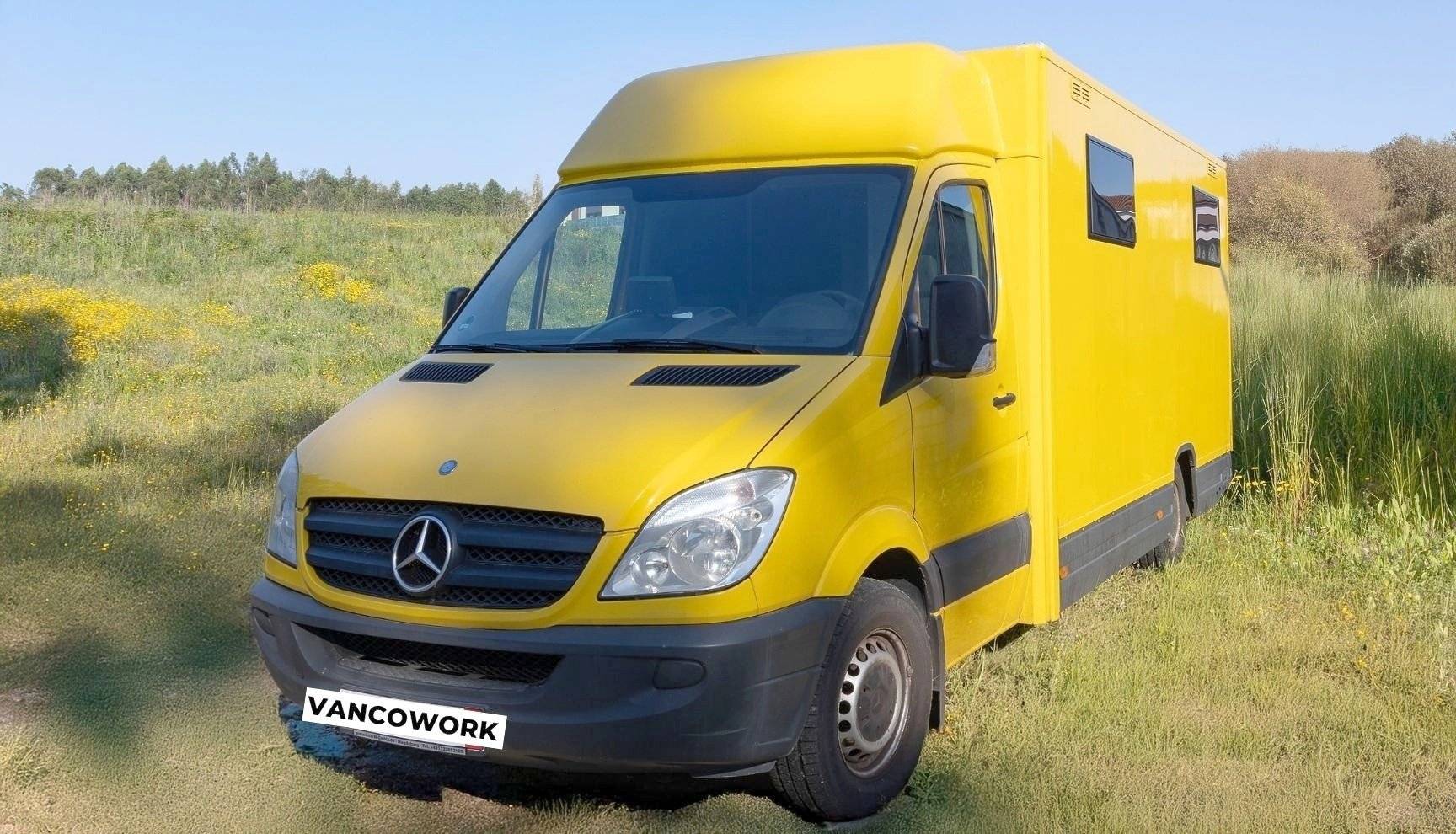Vista del vehículo ángulo delantero Mercedes - Yescapa