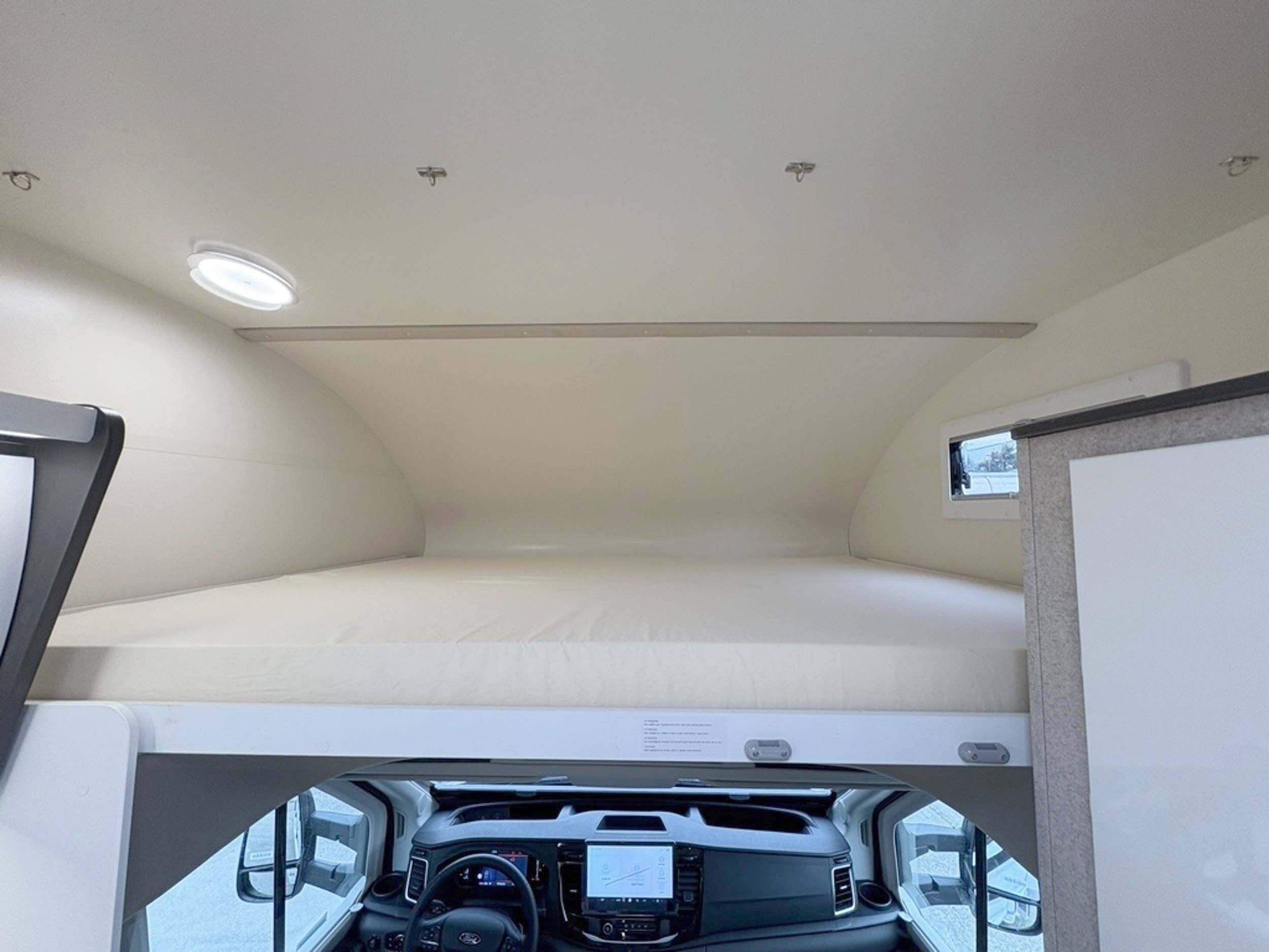 Couchages Ford Transit 2,0 l 170 ch - Yescapa